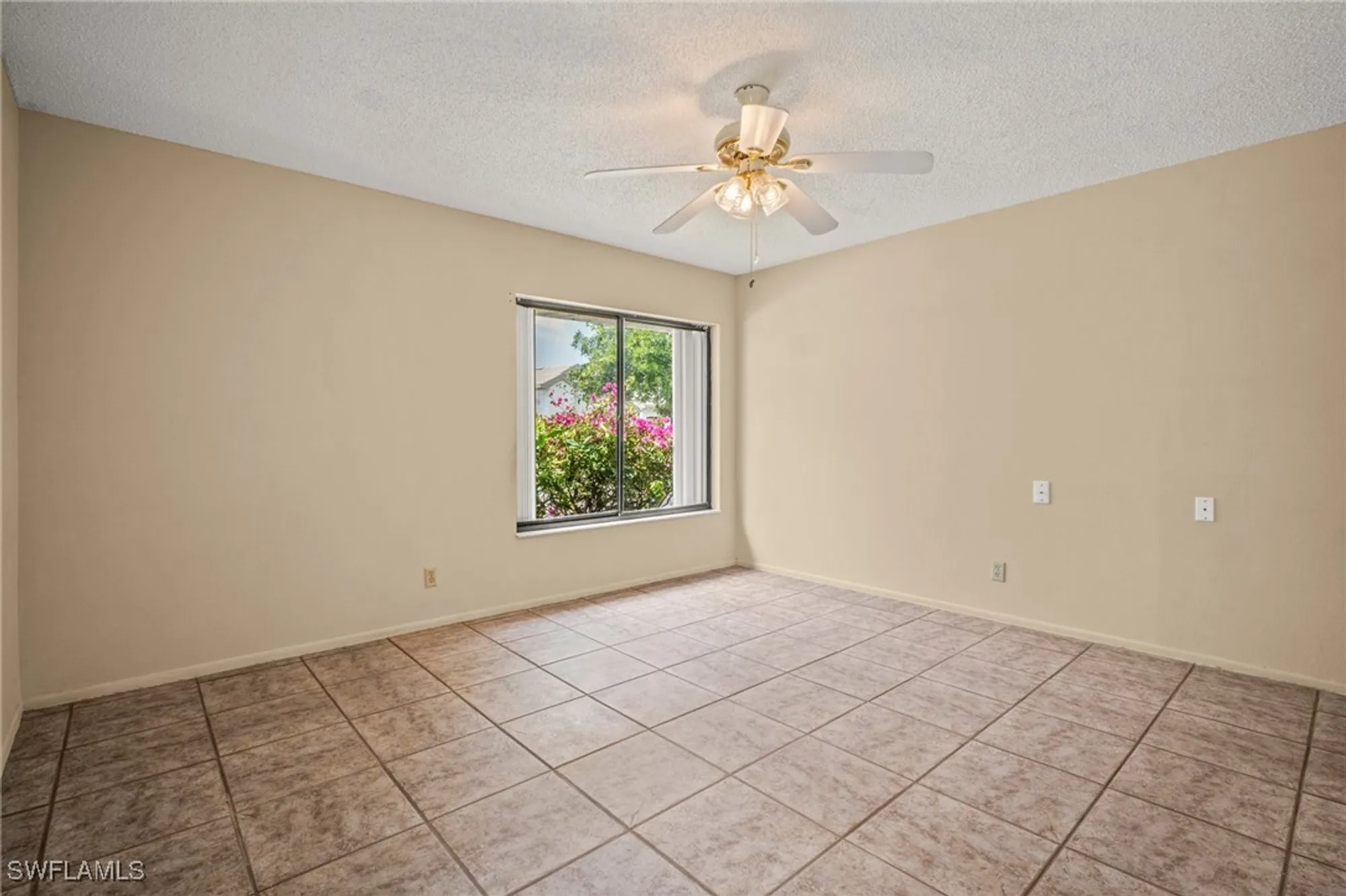 Property Slideshow image 23 of 47 | 1828 pine glade cir, Fort Myers, FL, 33907