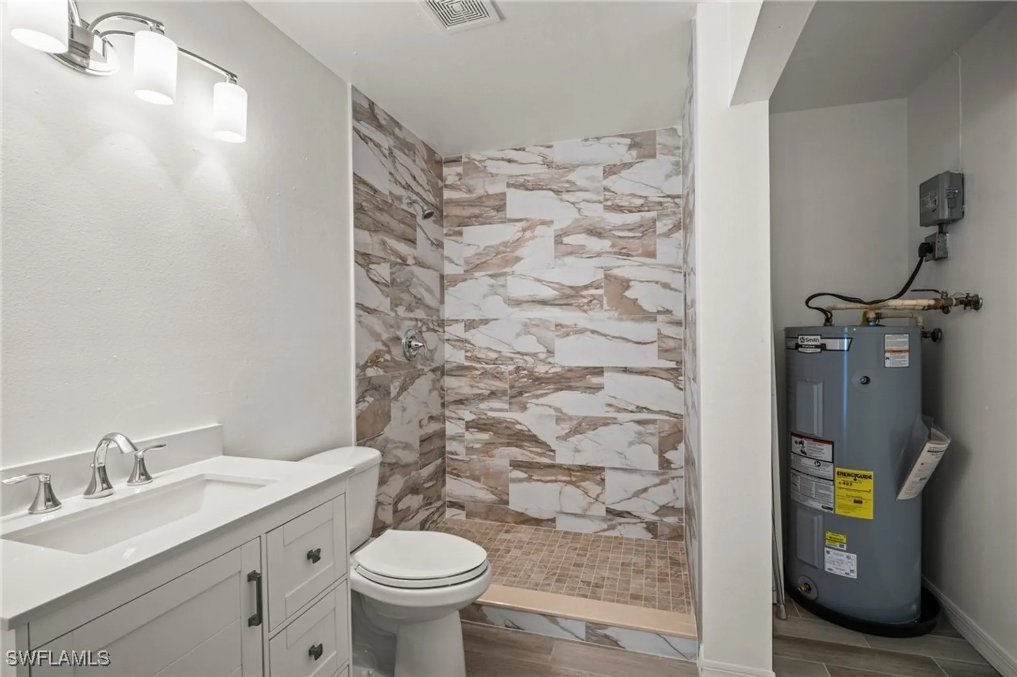 Property Slideshow image 32 of 47 | 1828 pine glade cir, Fort Myers, FL, 33907