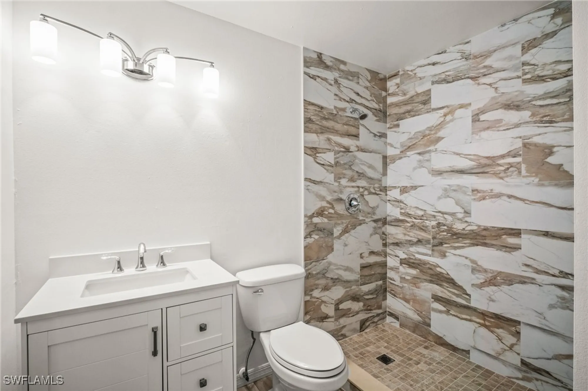 Property Slideshow image 33 of 47 | 1828 pine glade cir, Fort Myers, FL, 33907