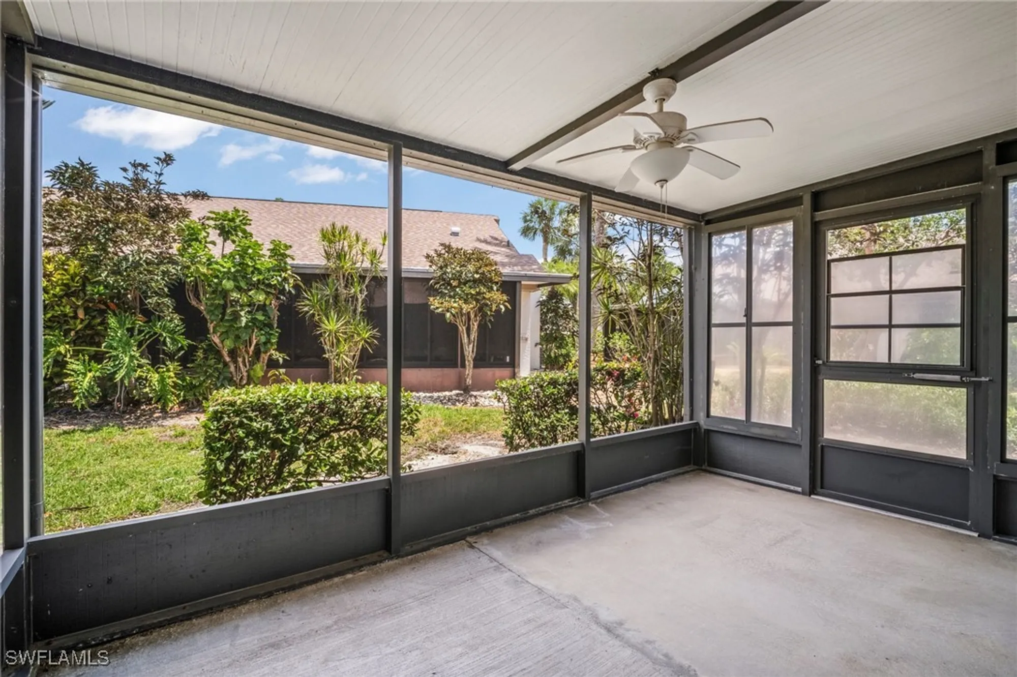 Property Slideshow image 4 of 47 | 1828 pine glade cir, Fort Myers, FL, 33907