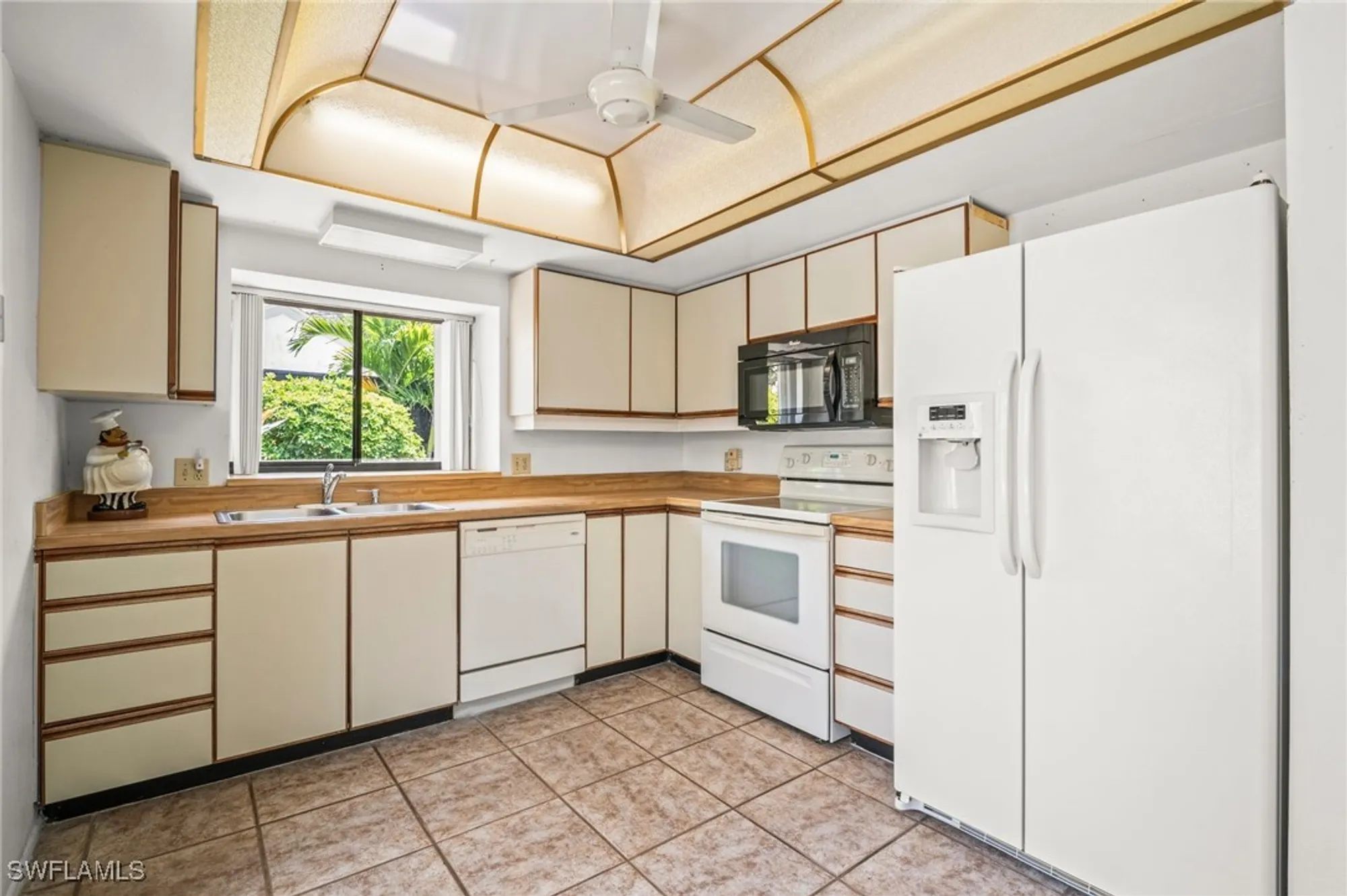 Property Slideshow image 9 of 47 | 1828 pine glade cir, Fort Myers, FL, 33907