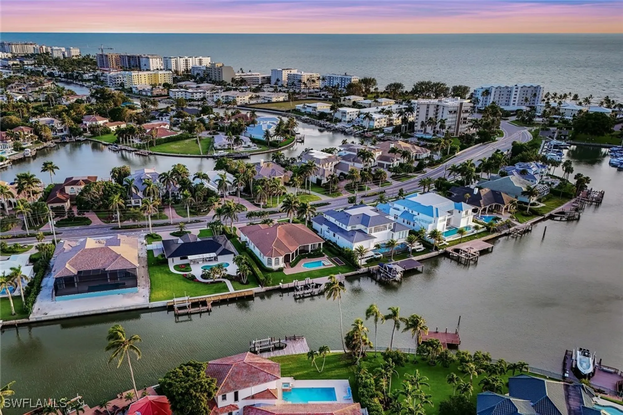 Property Slideshow image 15 of 33 | 350 bow line bnd, Naples, FL, 34103