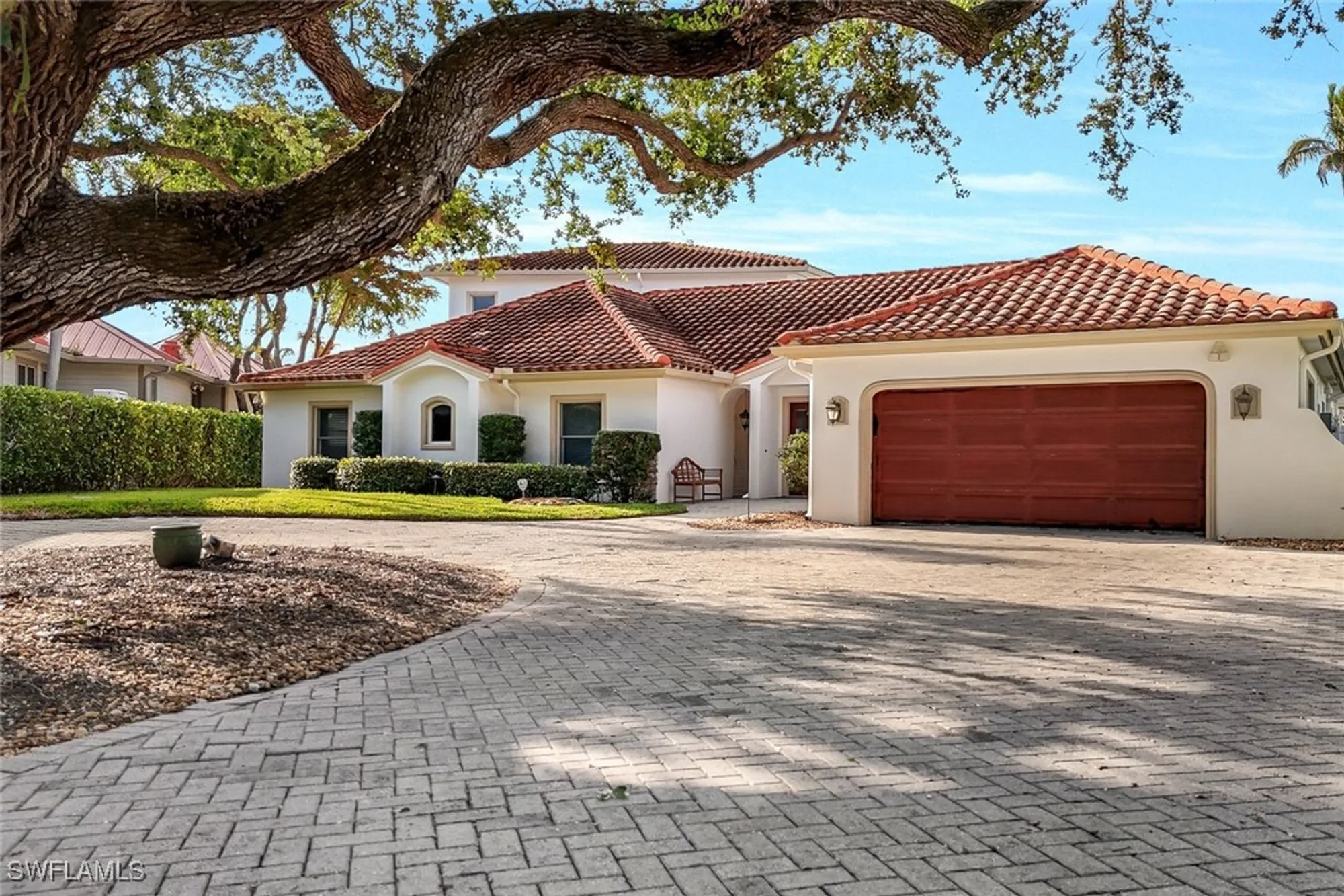 Property Slideshow image 21 of 33 | 350 bow line bnd, Naples, FL, 34103