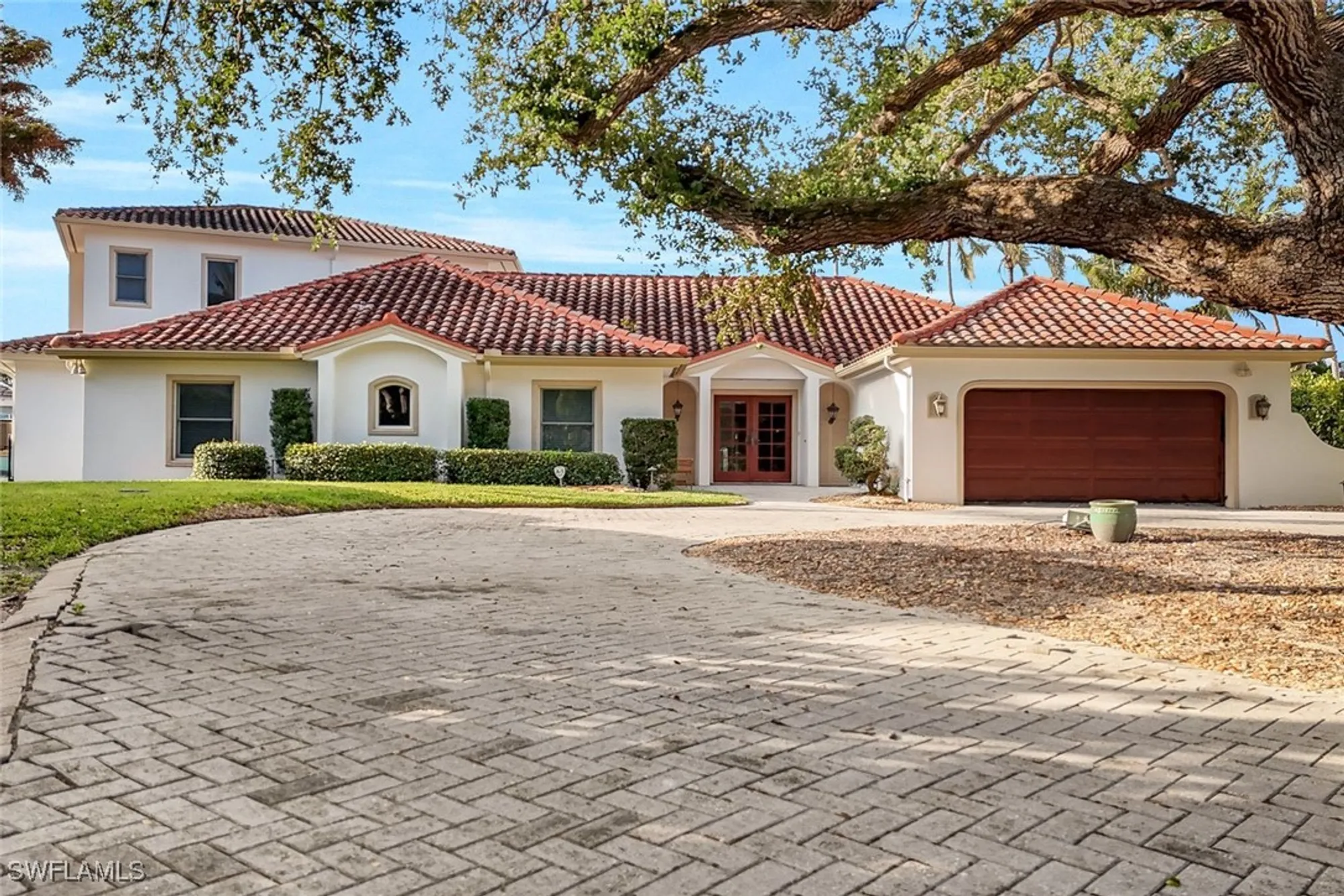 Property Slideshow image 22 of 33 | 350 bow line bnd, Naples, FL, 34103