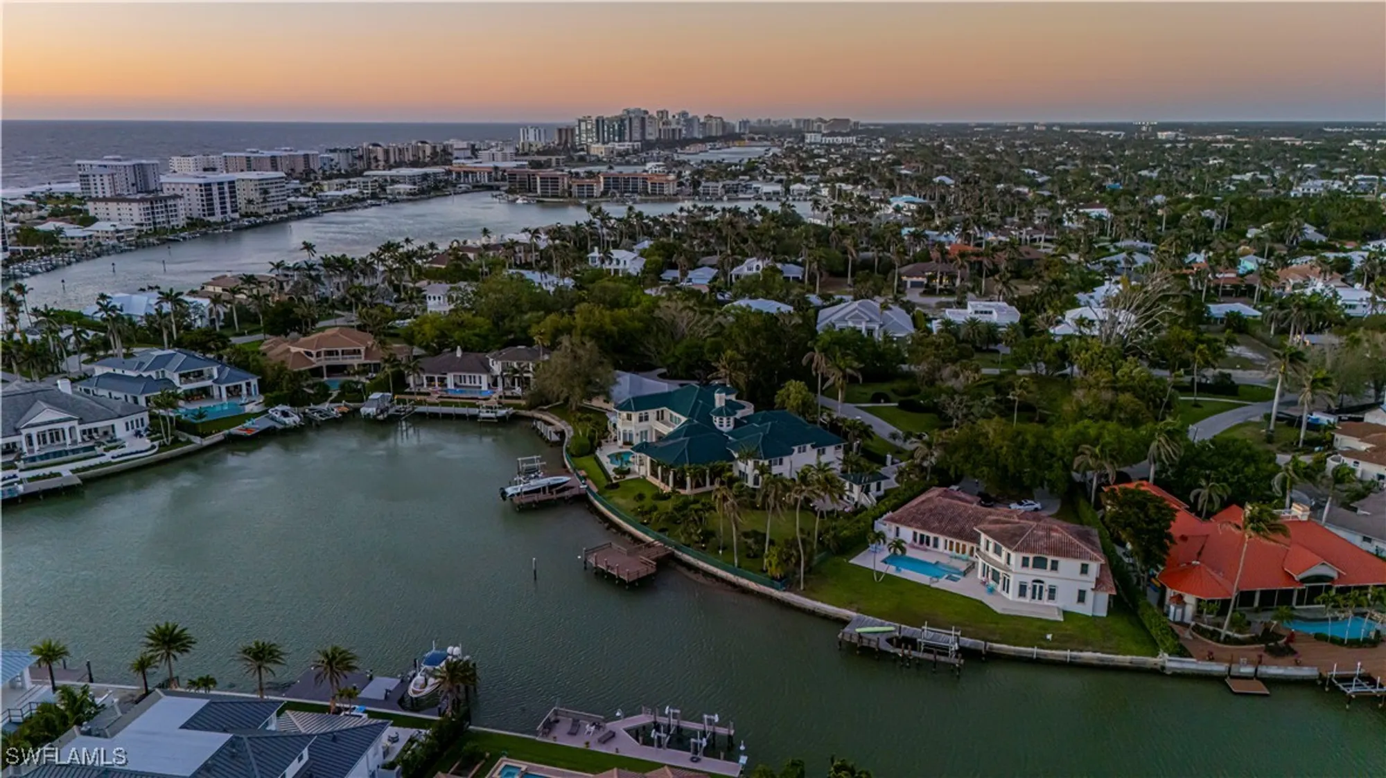 Property Slideshow image 31 of 33 | 350 bow line bnd, Naples, FL, 34103