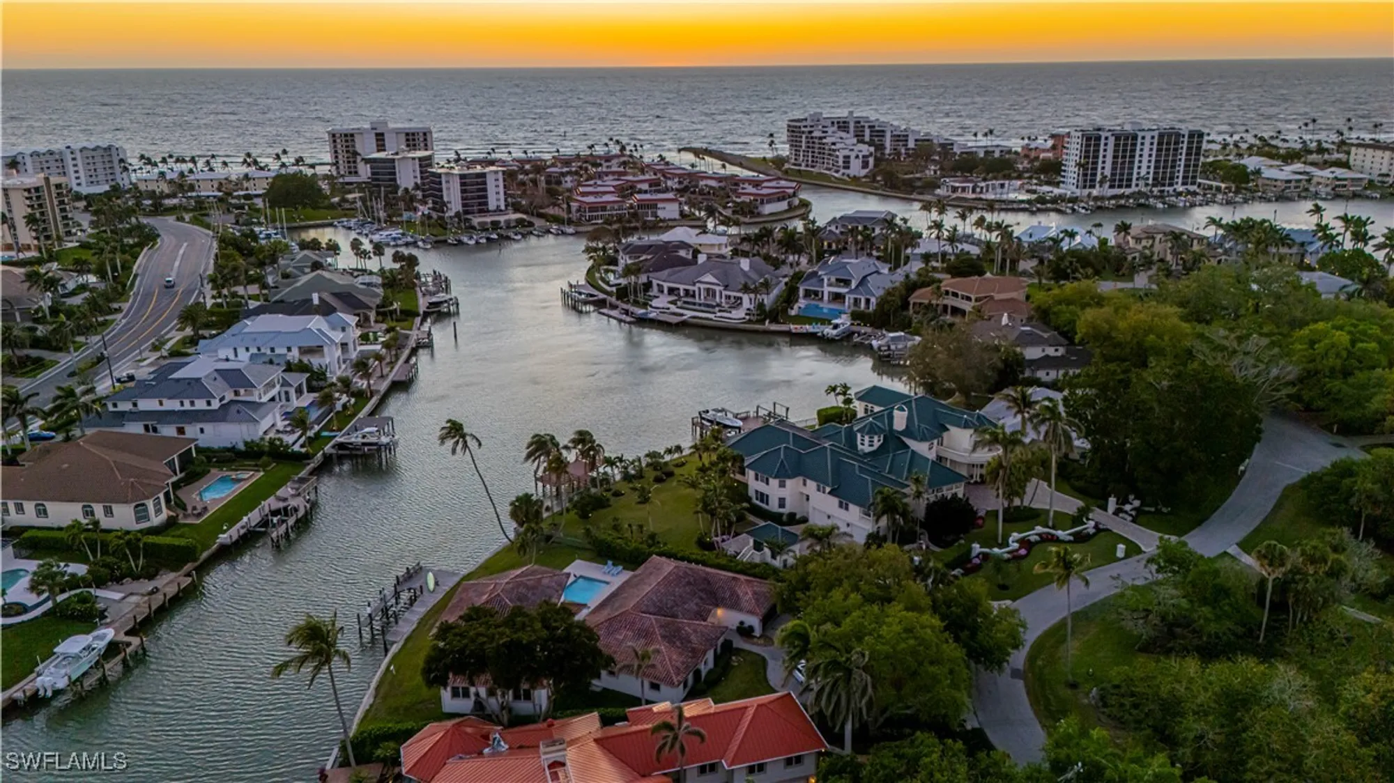 Property Slideshow image 32 of 33 | 350 bow line bnd, Naples, FL, 34103