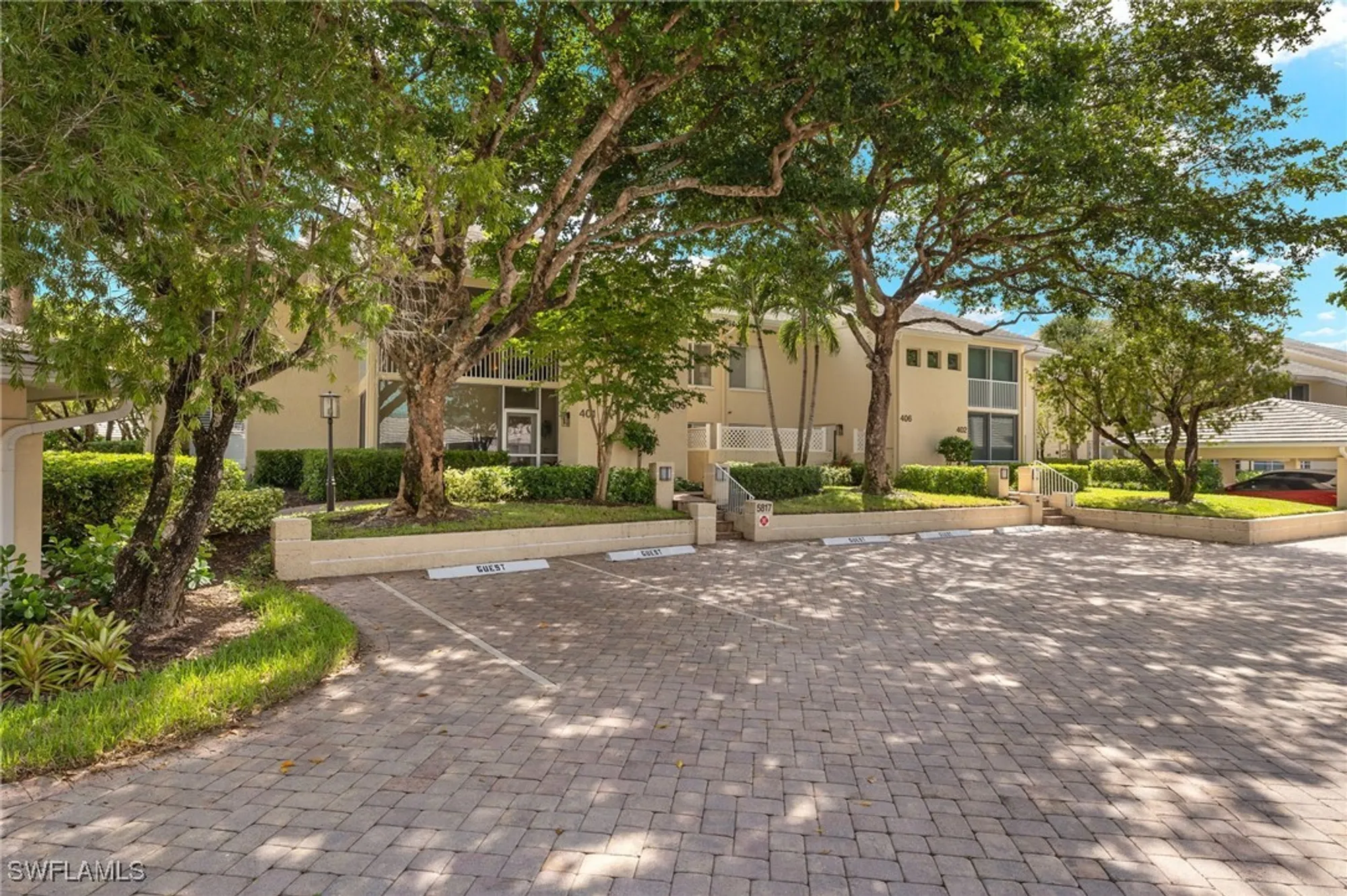 Property Slideshow image 12 of 20 | 5817 glencove dr 405, Naples, FL, 34108