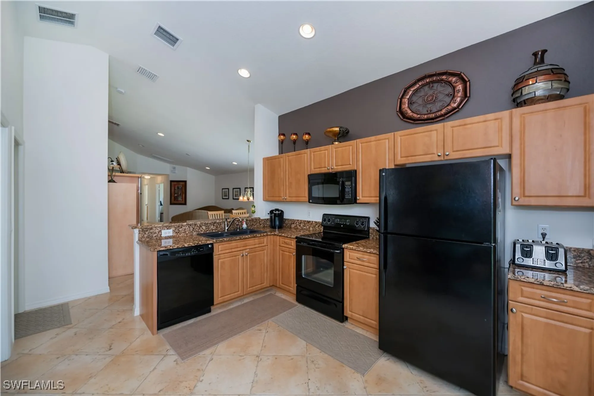 Property Slideshow image 8 of 50 | 2335 summersweet dr, Alva, FL, 33920