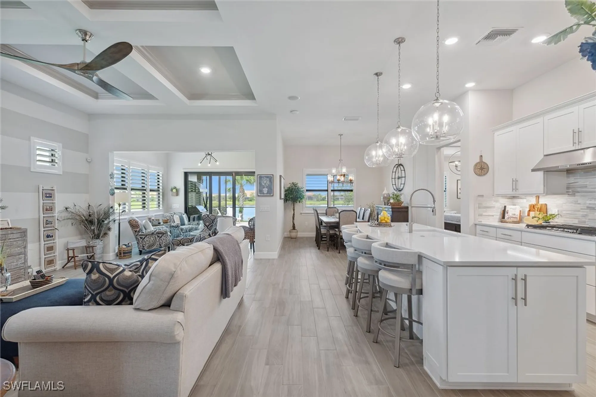 Property Slideshow image 10 of 50 | 2703 aviamar cir, Naples, FL, 34114