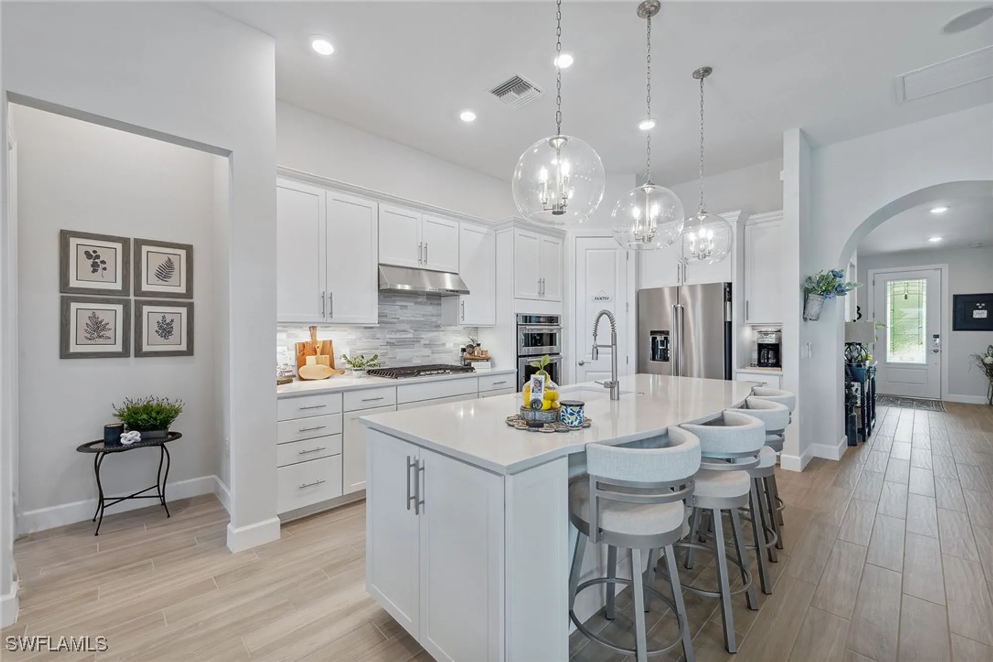 Property Slideshow image 11 of 50 | 2703 aviamar cir, Naples, FL, 34114