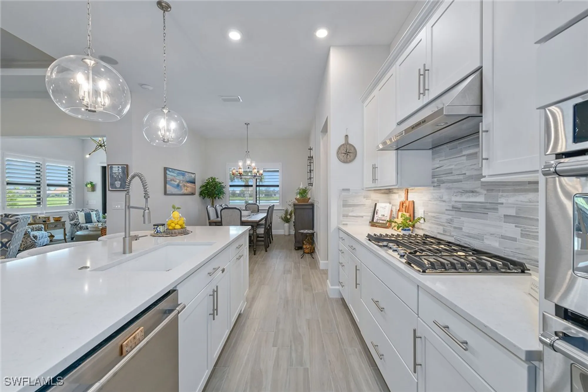 Property Slideshow image 12 of 50 | 2703 aviamar cir, Naples, FL, 34114