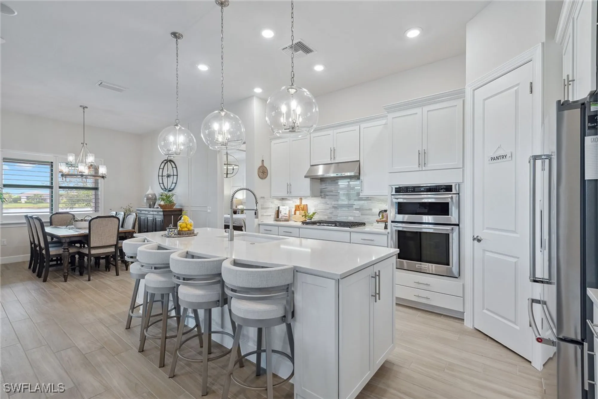 Property Slideshow image 13 of 50 | 2703 aviamar cir, Naples, FL, 34114