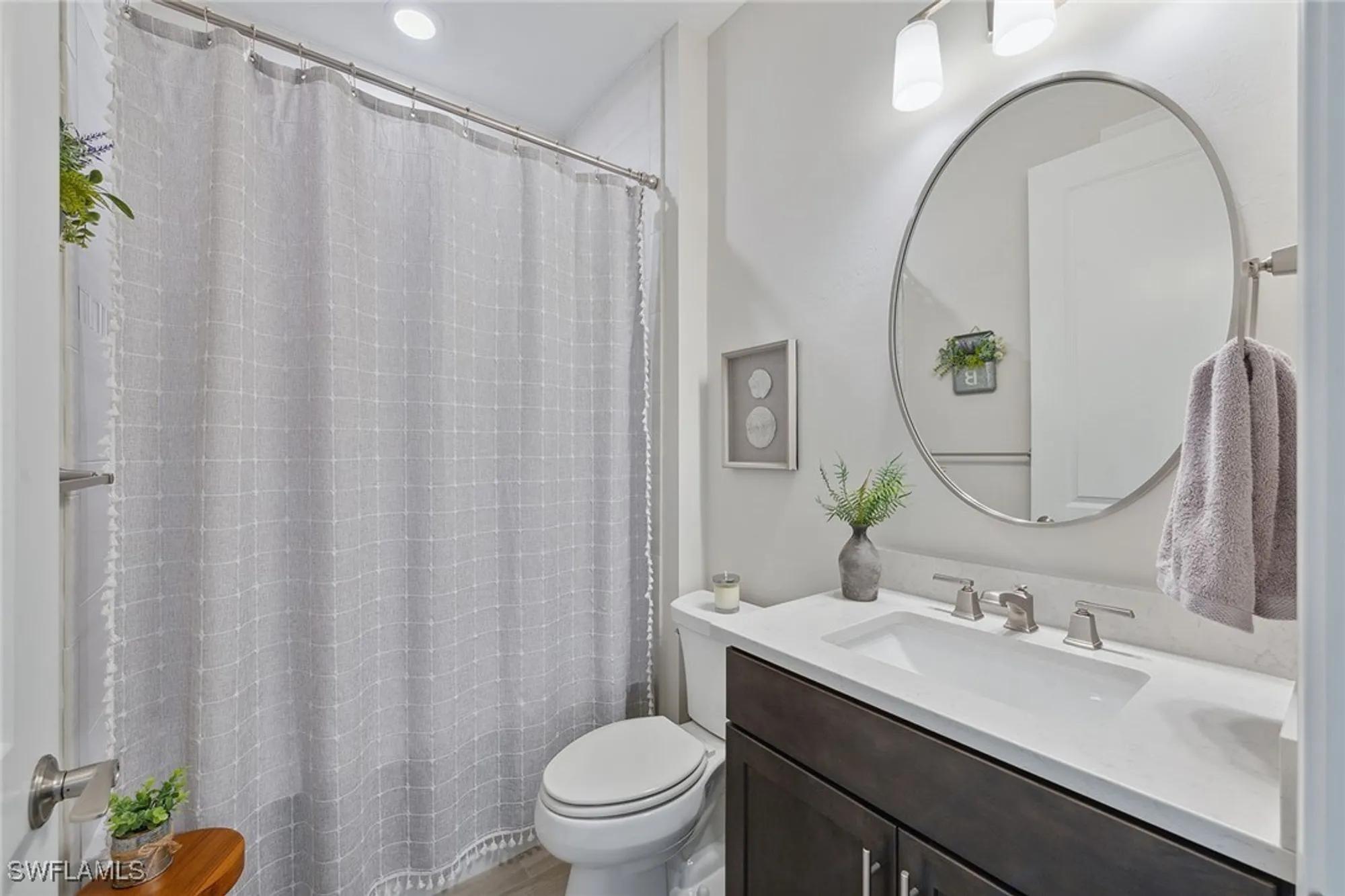 Property Slideshow image 26 of 50 | 2703 aviamar cir, Naples, FL, 34114