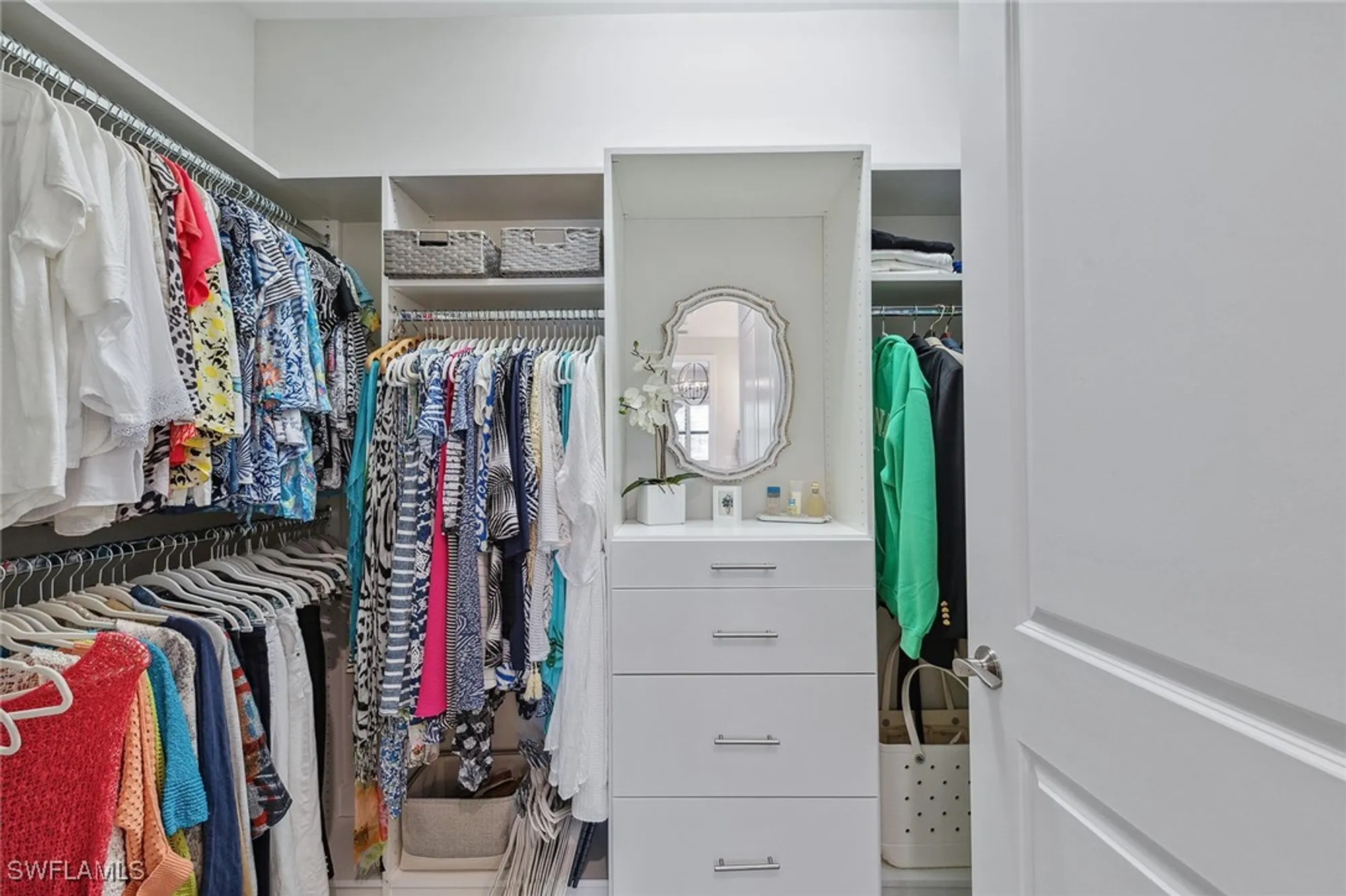 Property Slideshow image 21 of 50 | 2703 aviamar cir, Naples, FL, 34114