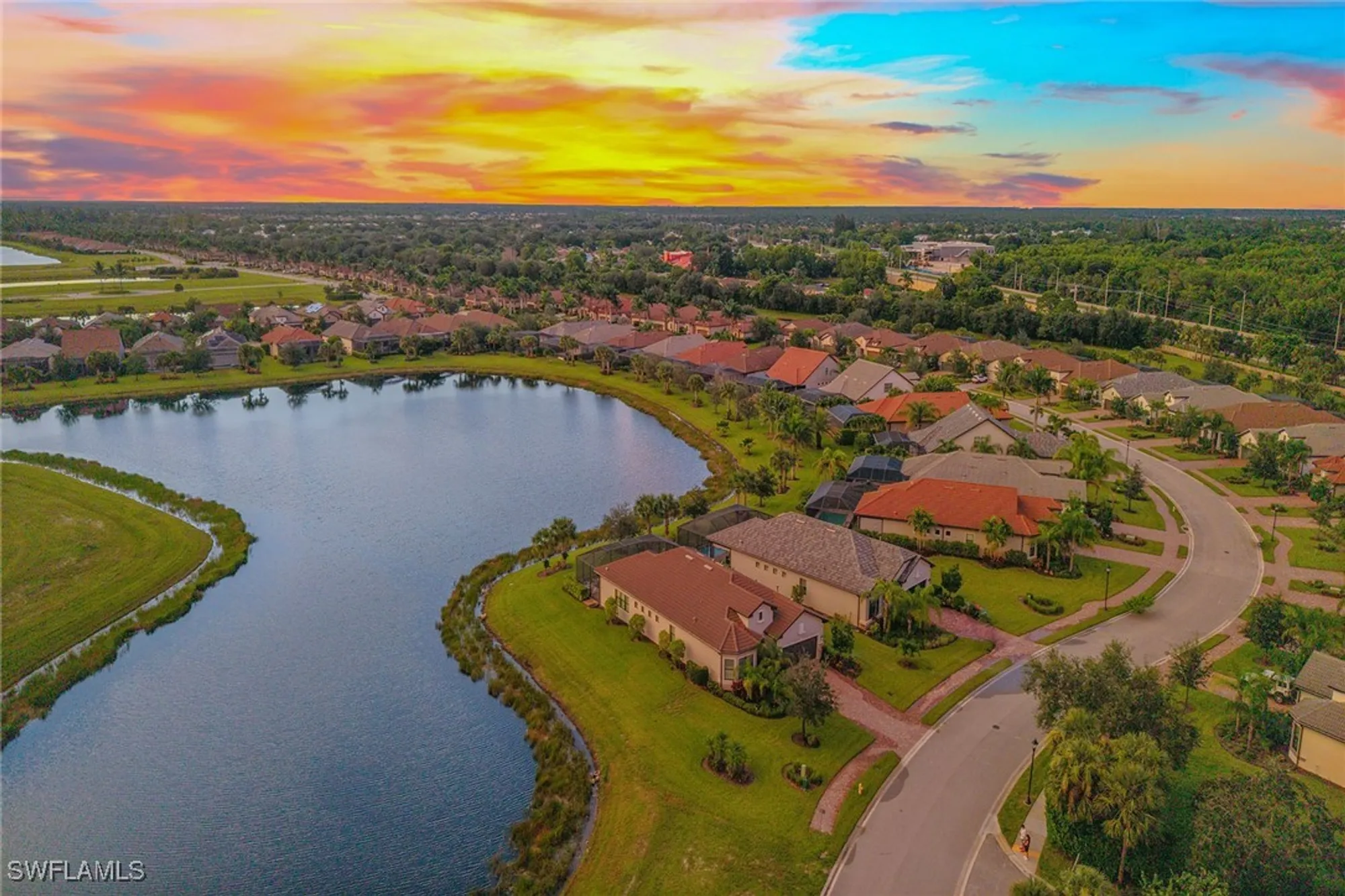 Property Slideshow image 36 of 50 | 2703 aviamar cir, Naples, FL, 34114