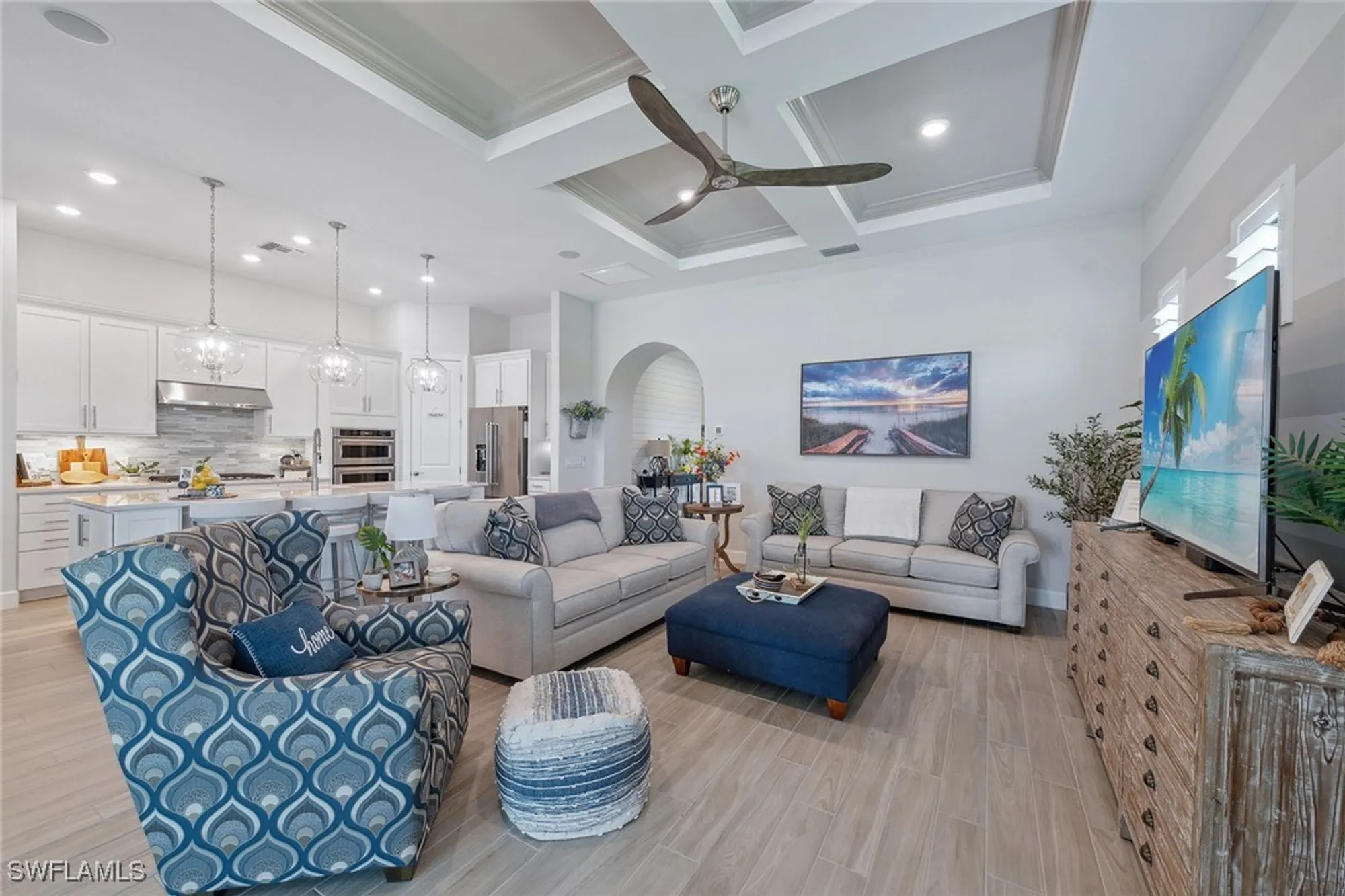 Property Slideshow image 8 of 50 | 2703 aviamar cir, Naples, FL, 34114