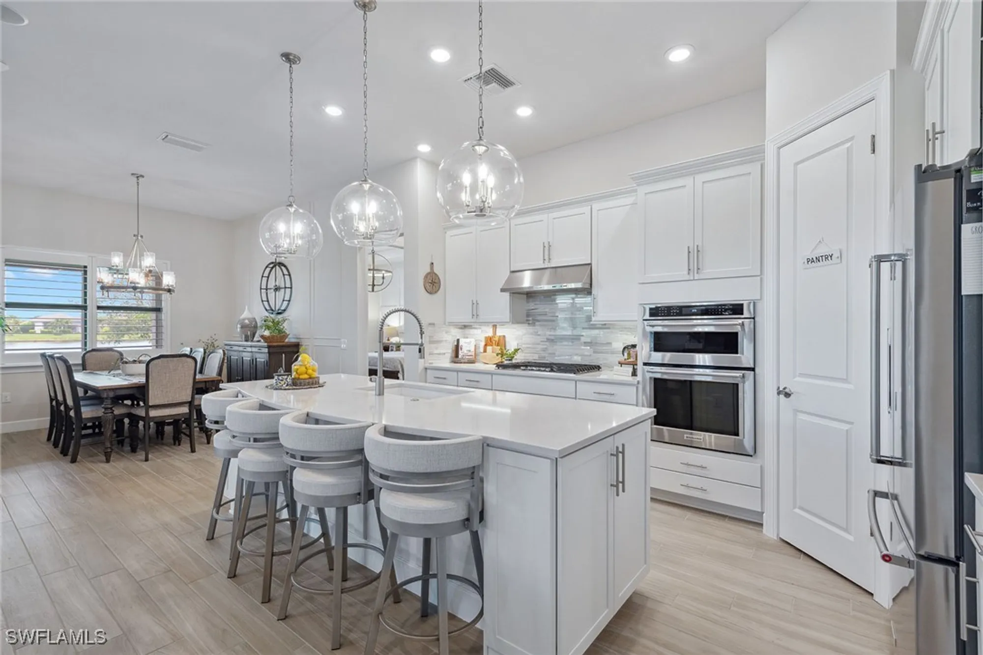 Property Slideshow image 9 of 50 | 2703 aviamar cir, Naples, FL, 34114