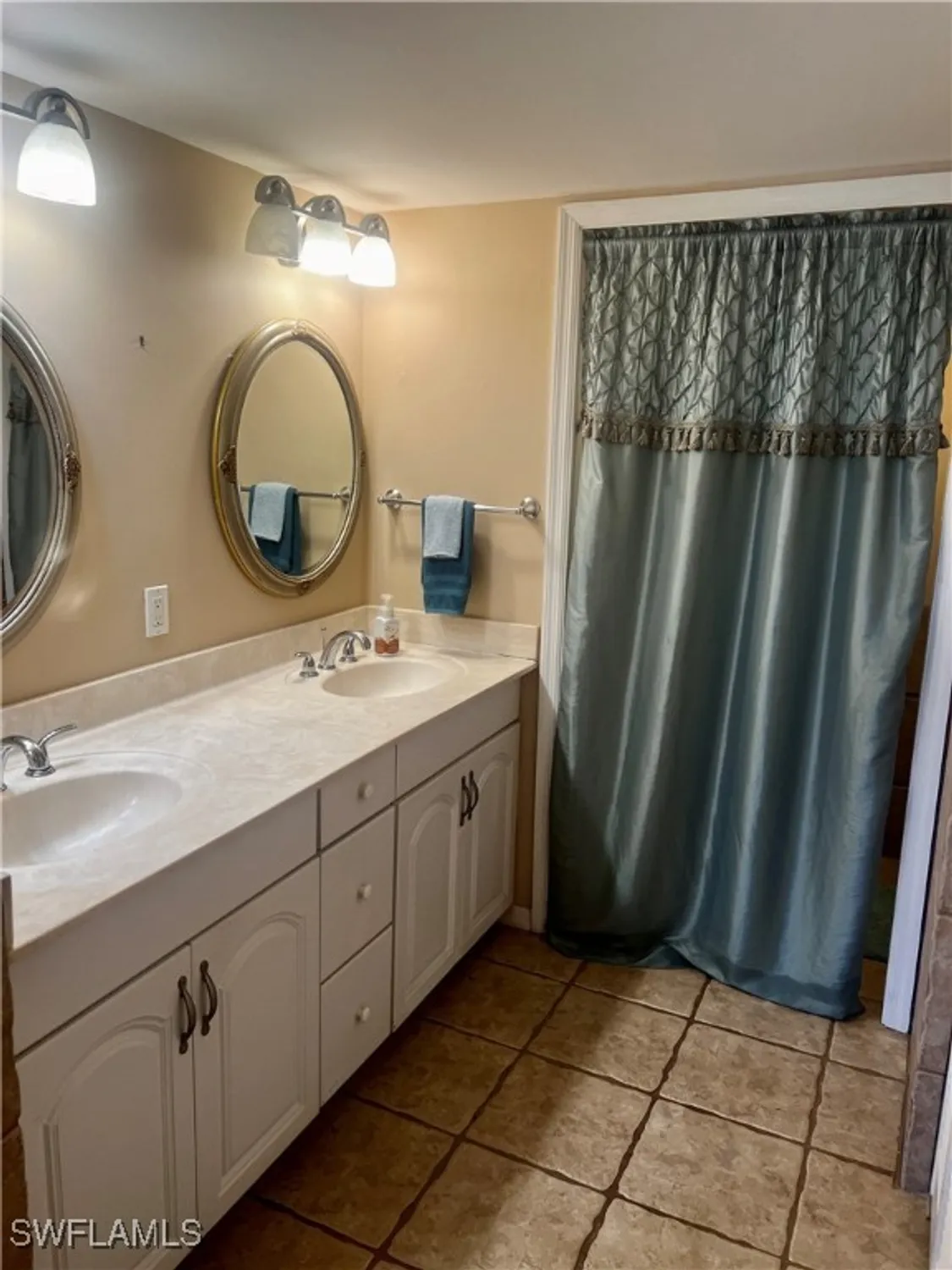 Property Slideshow image 9 of 35 | 5765 trailwinds dr 115, Fort Myers, FL, 33907