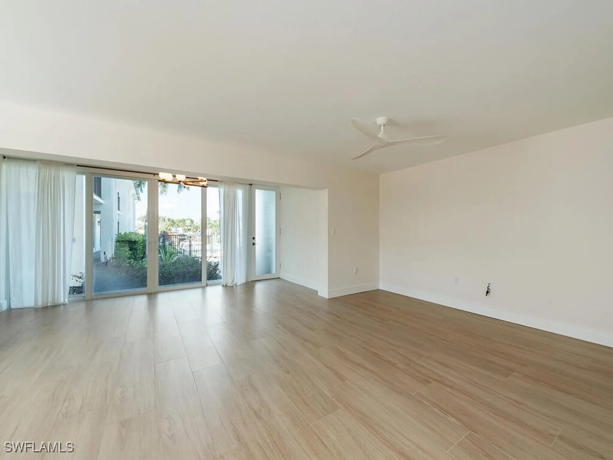 Property Slideshow image 8 of 35 | 333 harbour dr apt 108, Naples, FL, 34103