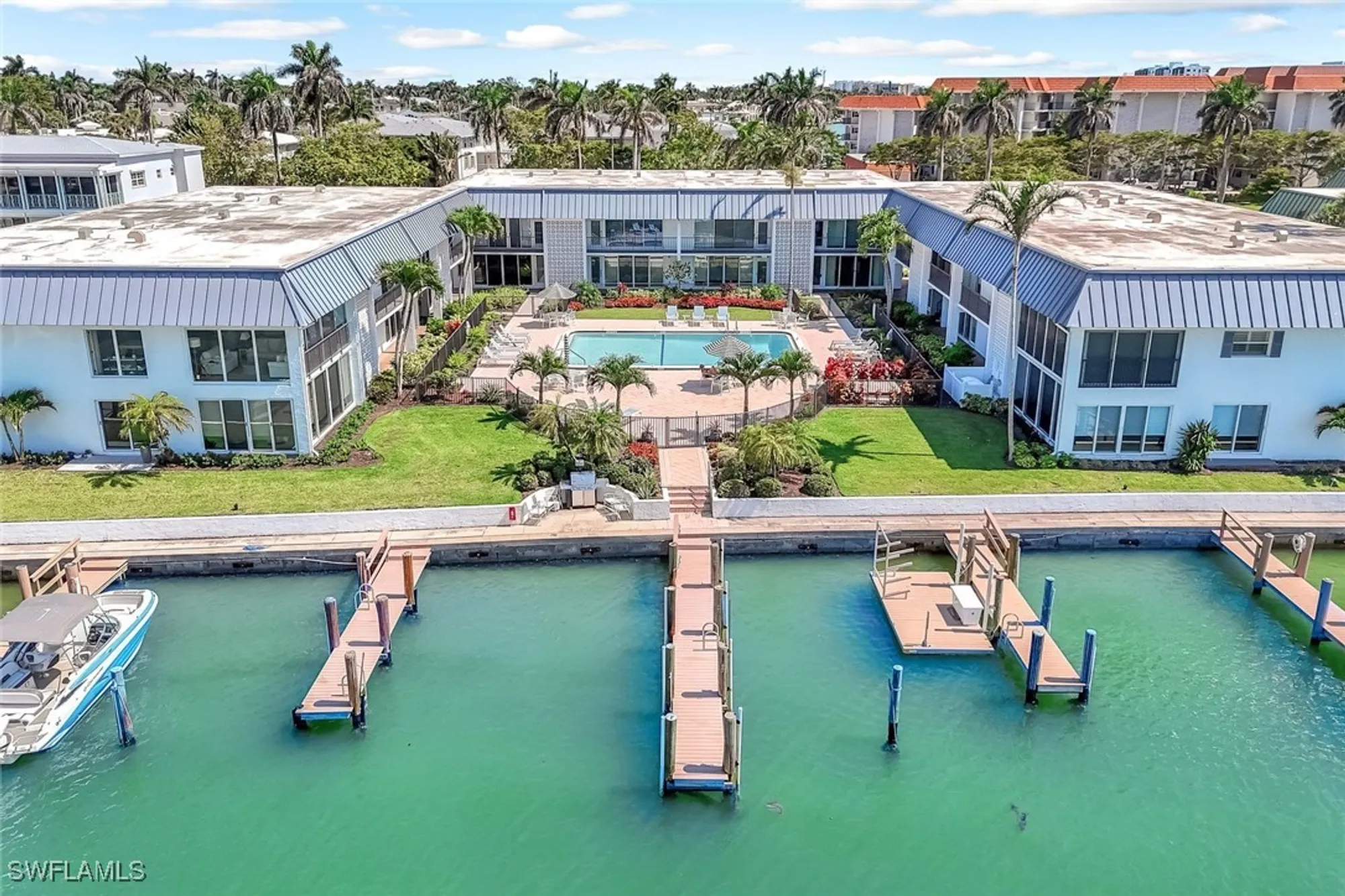 Property Slideshow image 10 of 33 | 333 harbour dr 201, Naples, FL, 34103