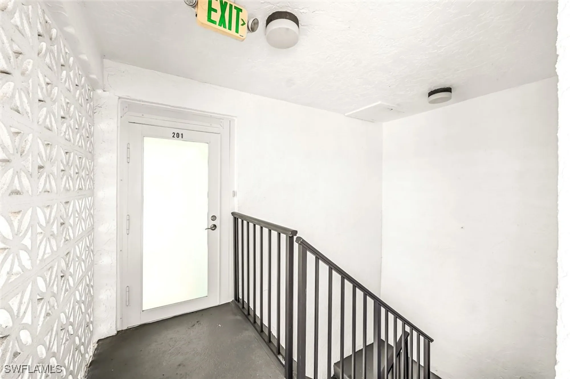 Property Slideshow image 29 of 33 | 333 harbour dr 201, Naples, FL, 34103