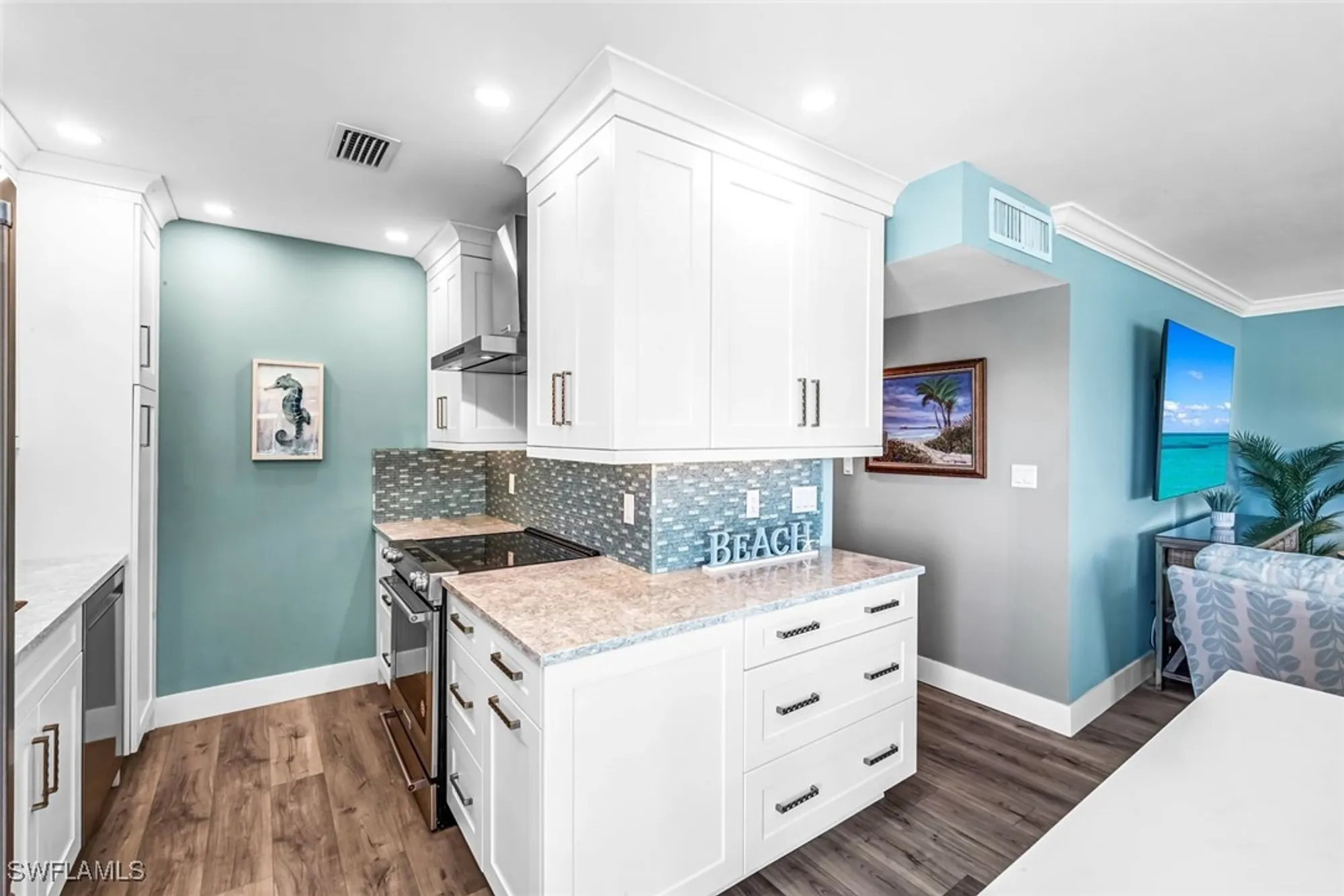 Property Slideshow image 22 of 33 | 333 harbour dr 201, Naples, FL, 34103