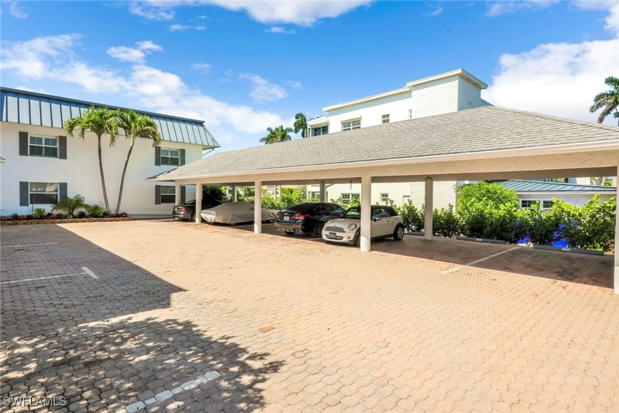 Property Slideshow image 30 of 33 | 333 harbour dr 201, Naples, FL, 34103