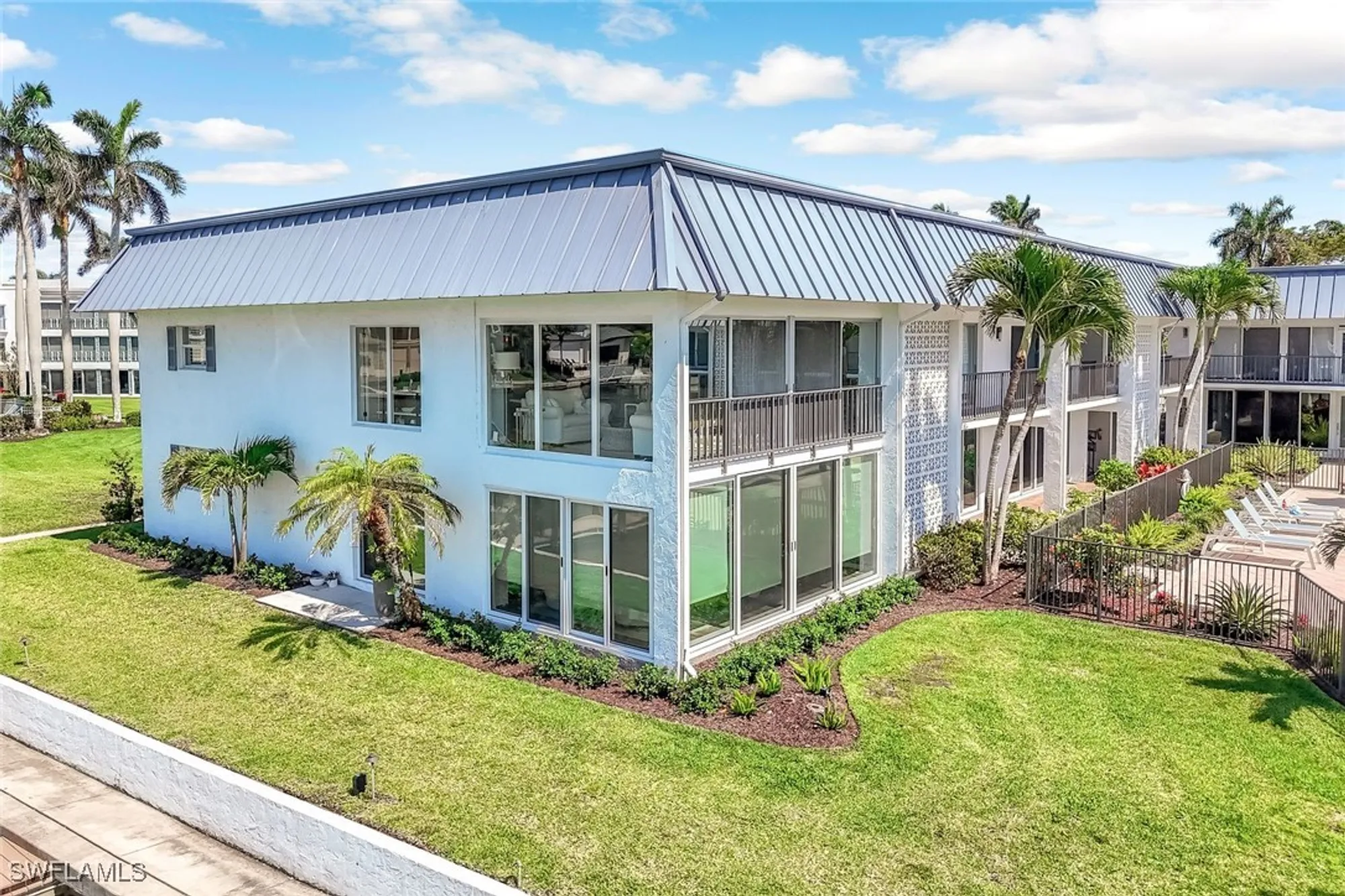 Property Slideshow image 32 of 33 | 333 harbour dr 201, Naples, FL, 34103