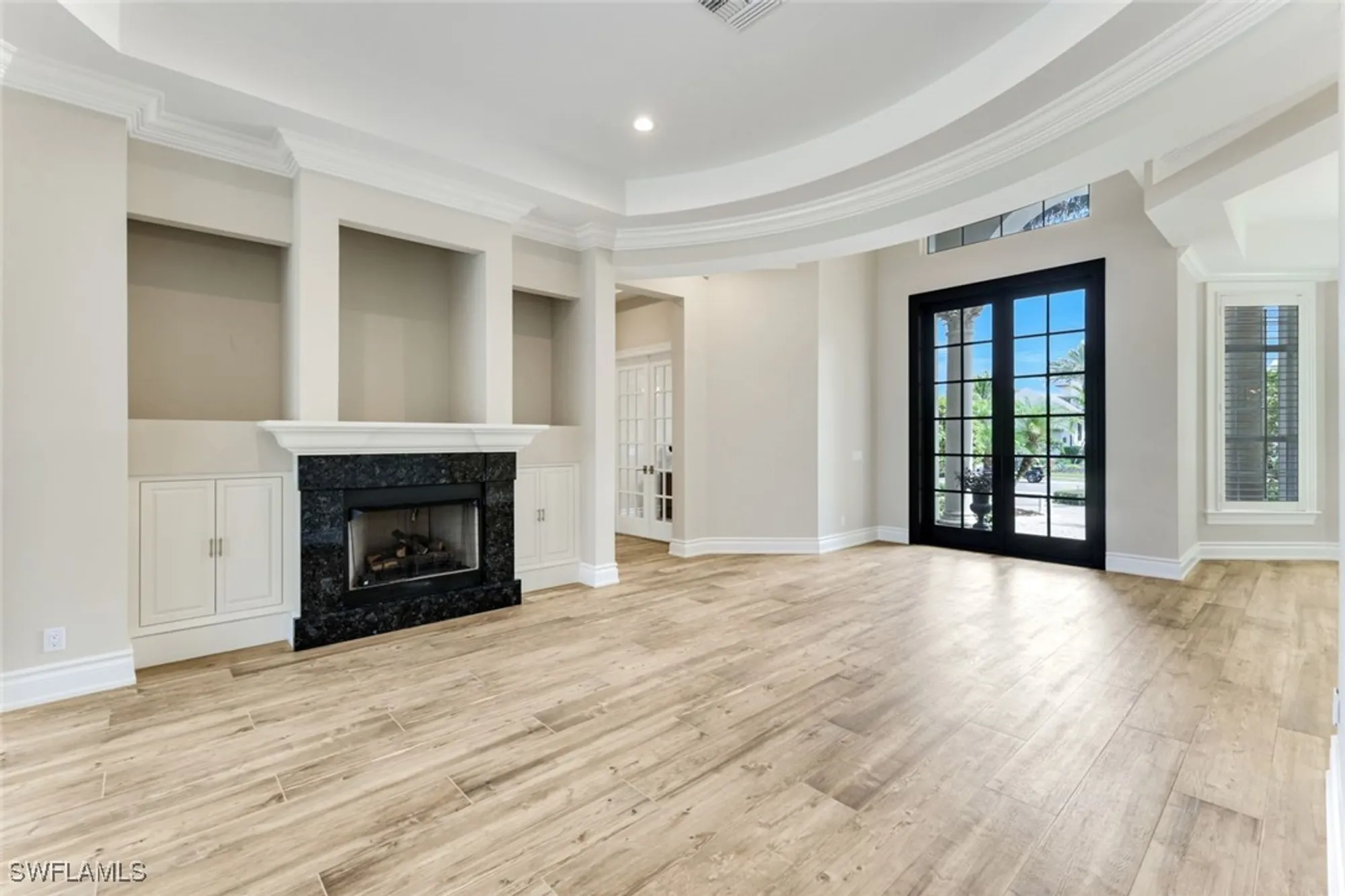 Property Slideshow image 14 of 43 | 384 mooring line dr, Naples, FL, 34102