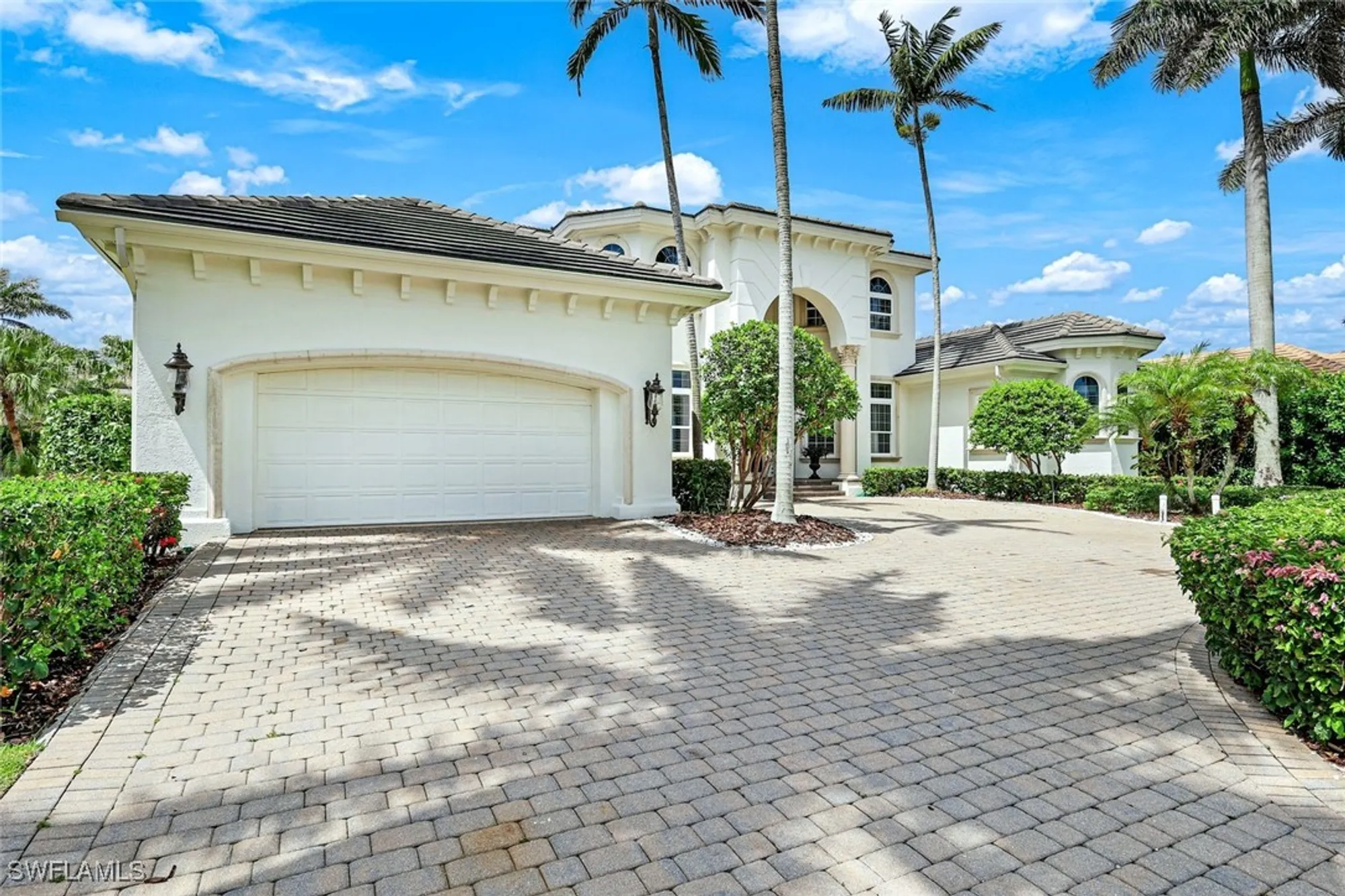 Property Slideshow image 11 of 43 | 384 mooring line dr, Naples, FL, 34102