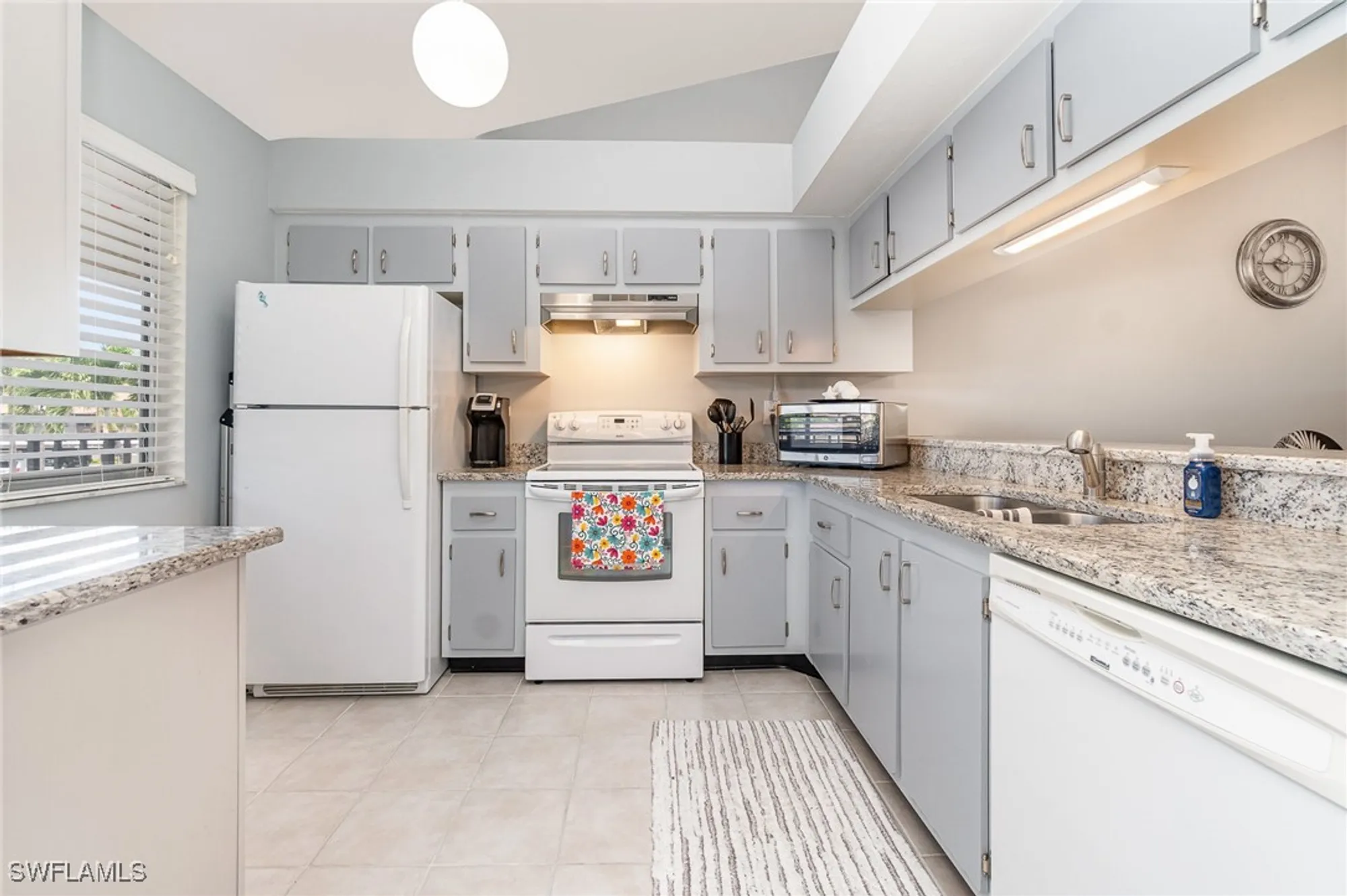 Property Slideshow image 15 of 41 | 13090 cross creek ct apt 210, Fort Myers, FL, 33912