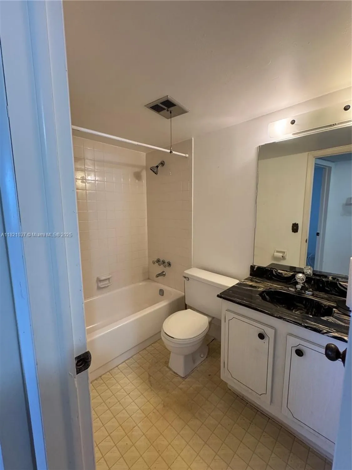 Property Slideshow image 10 of 33 | 5841 nw 61st ave apt 310, Tamarac, FL, 33319
