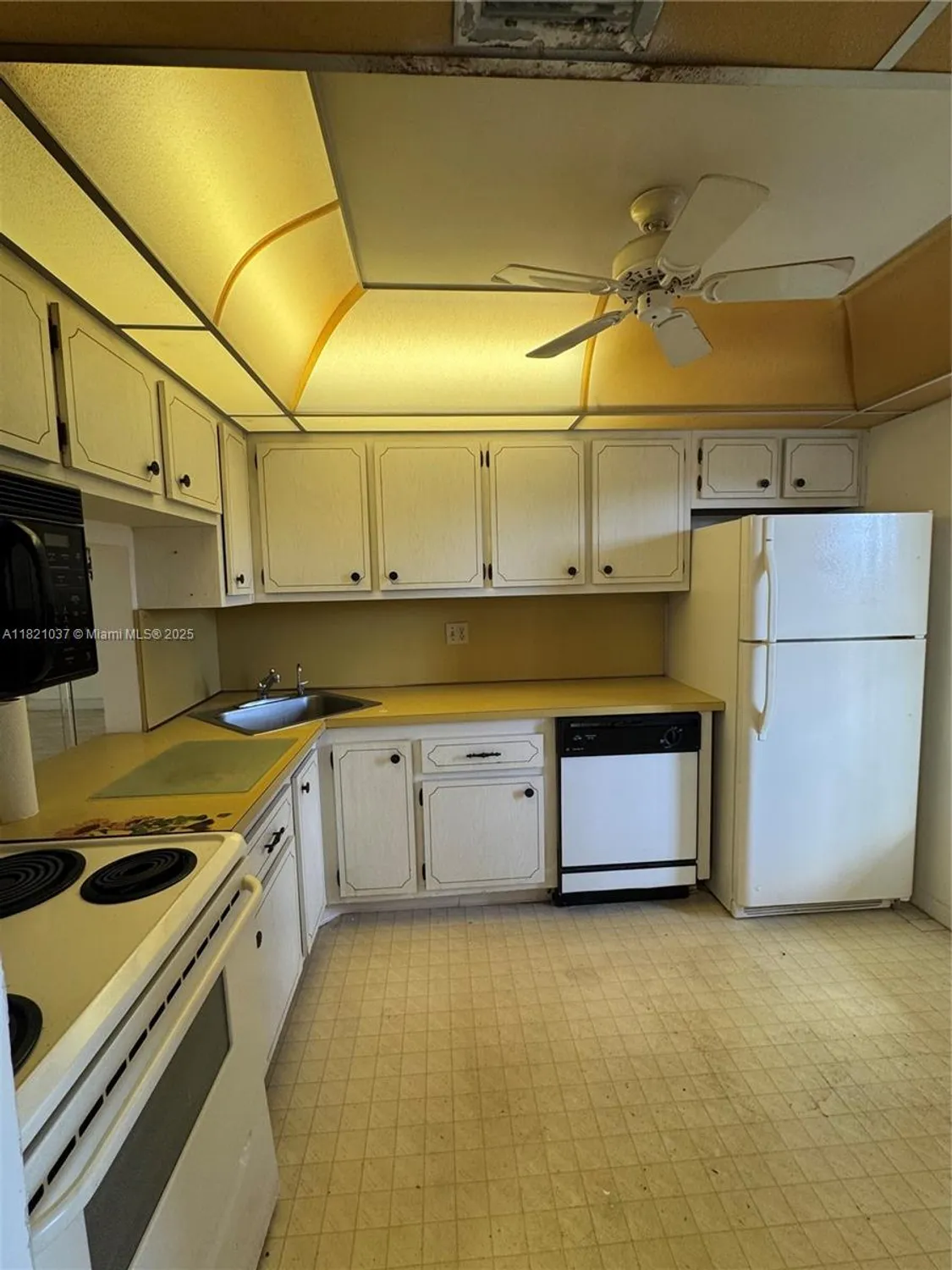 Property Slideshow image 9 of 33 | 5841 nw 61st ave apt 310, Tamarac, FL, 33319