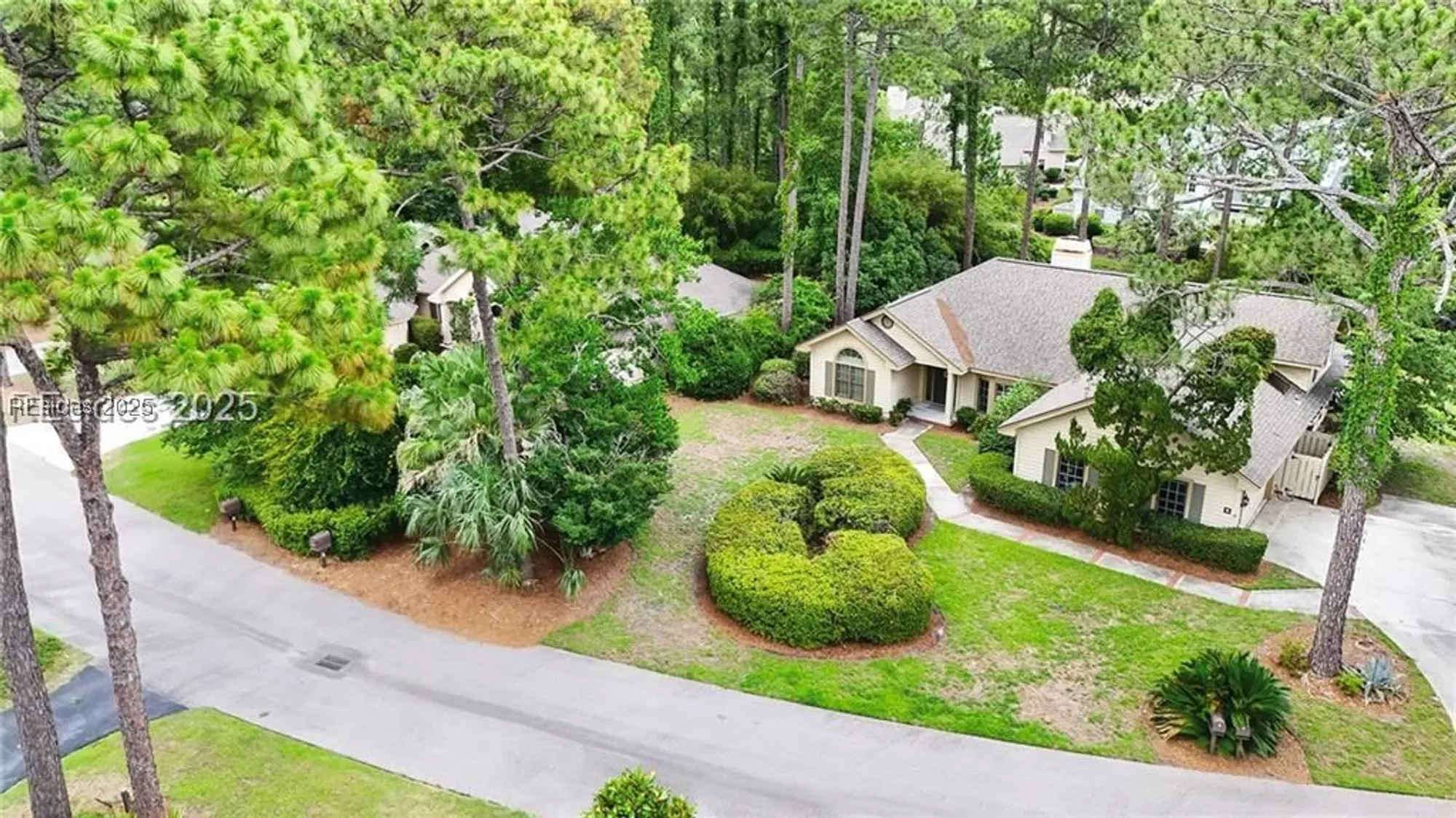 Property Slideshow image 2 of 48 | 5 honey locust cir, Hilton Head Island, SC, 29926