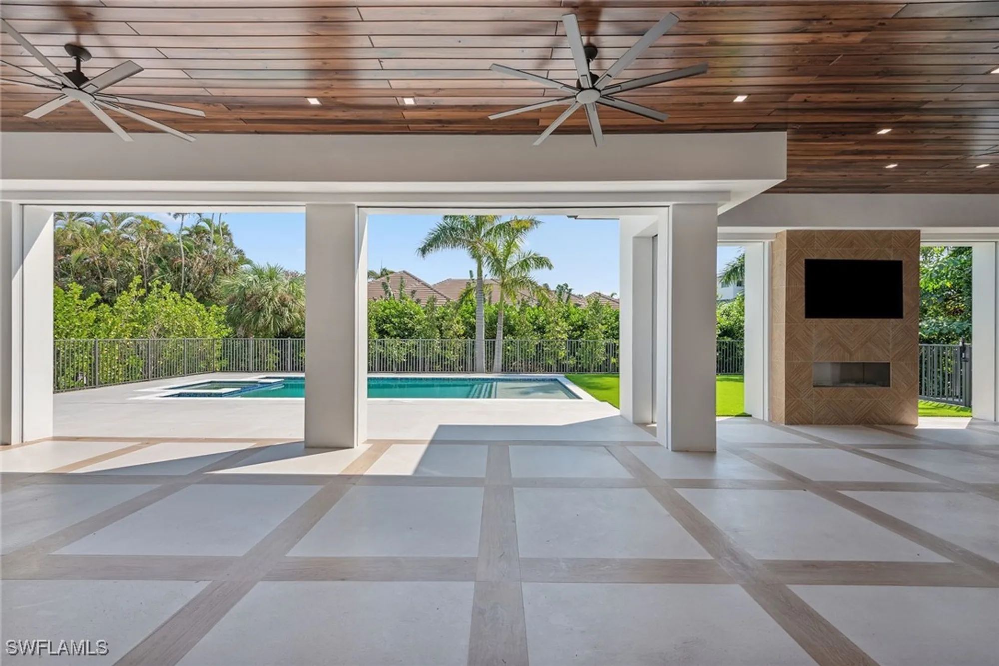 Property Slideshow image 30 of 37 | 3280 crayton rd, Naples, FL, 34103