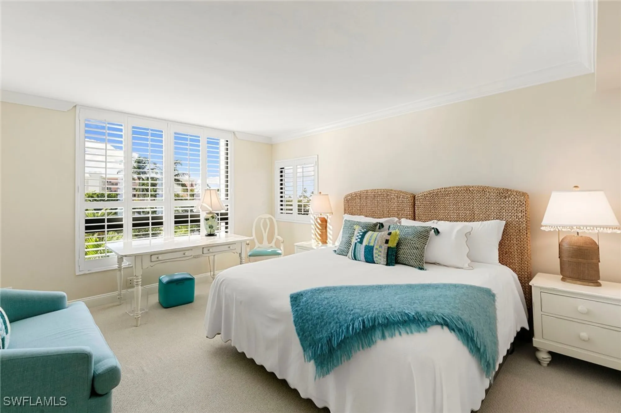 Property Slideshow image 16 of 49 | 2400 gulf shore blvd 305, Naples, FL, 34103
