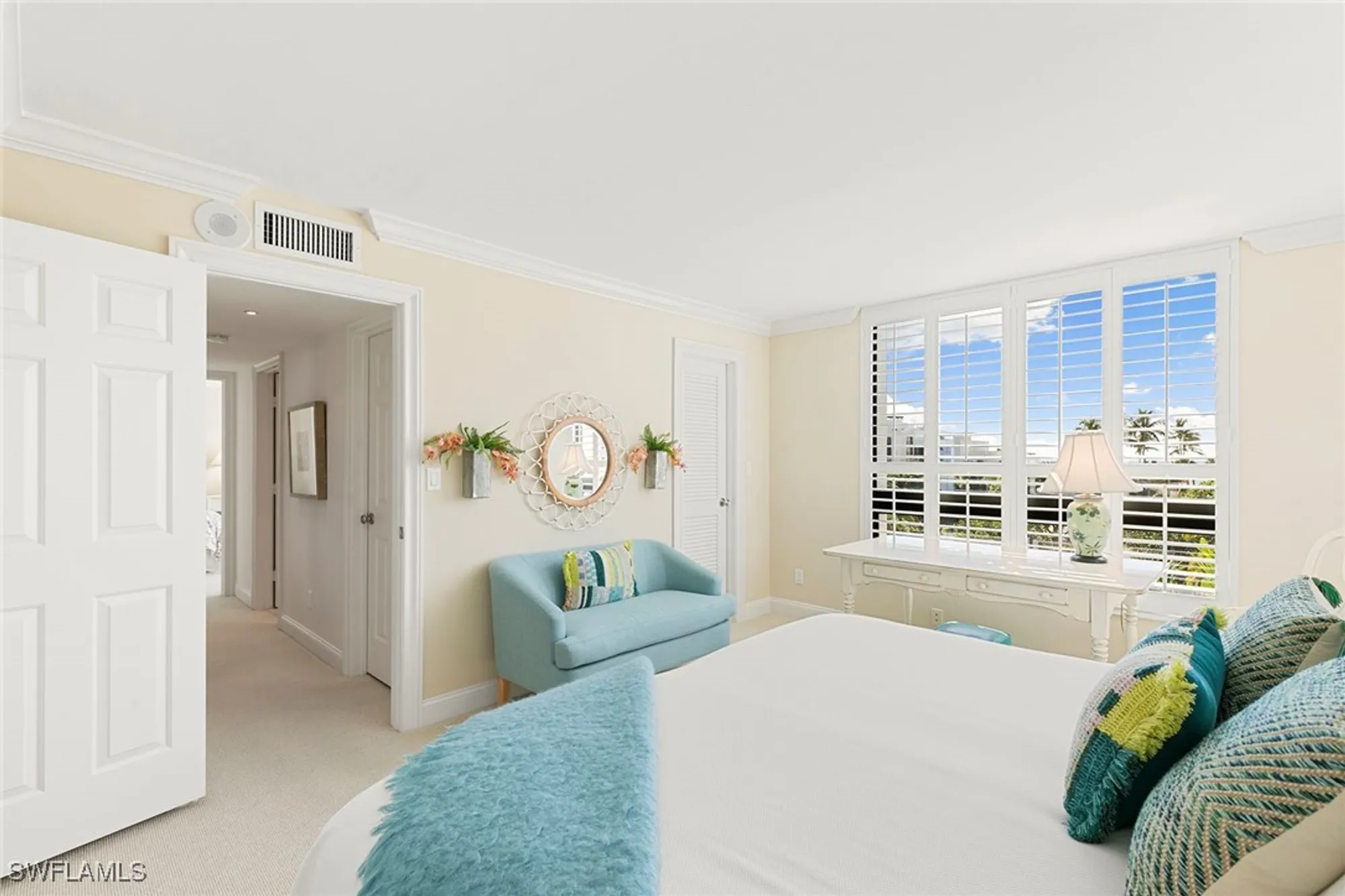 Property Slideshow image 17 of 49 | 2400 gulf shore blvd 305, Naples, FL, 34103