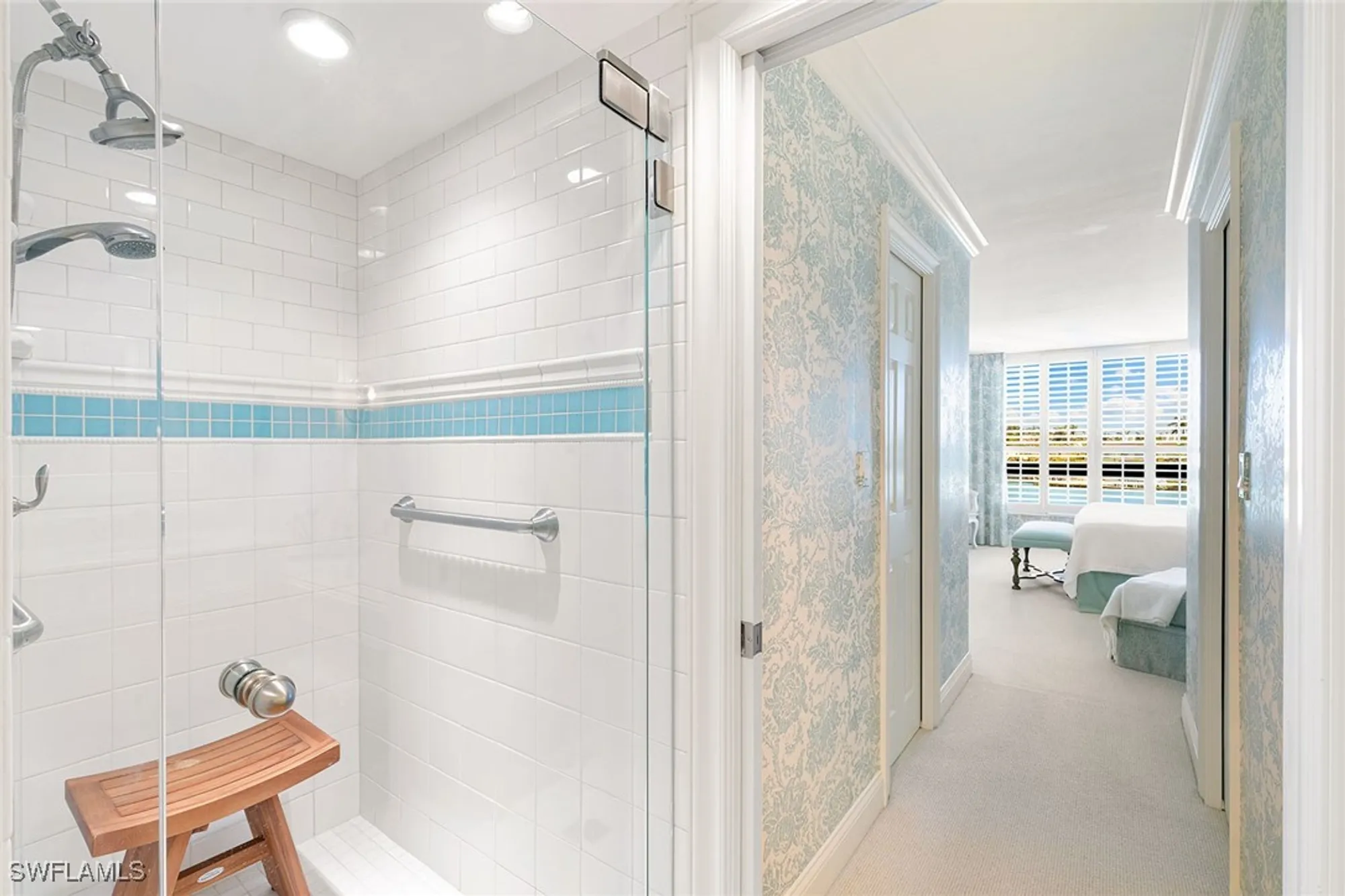 Property Slideshow image 10 of 49 | 2400 gulf shore blvd 305, Naples, FL, 34103