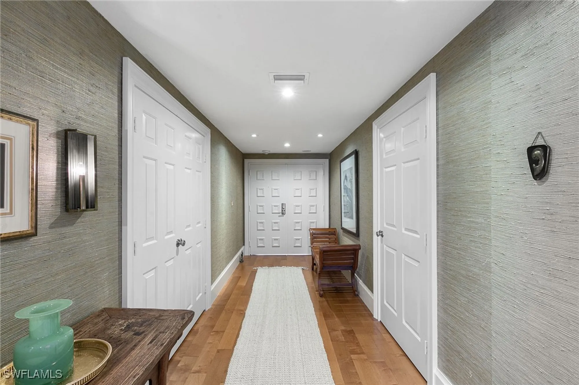 Property Slideshow image 31 of 49 | 2400 gulf shore blvd 305, Naples, FL, 34103