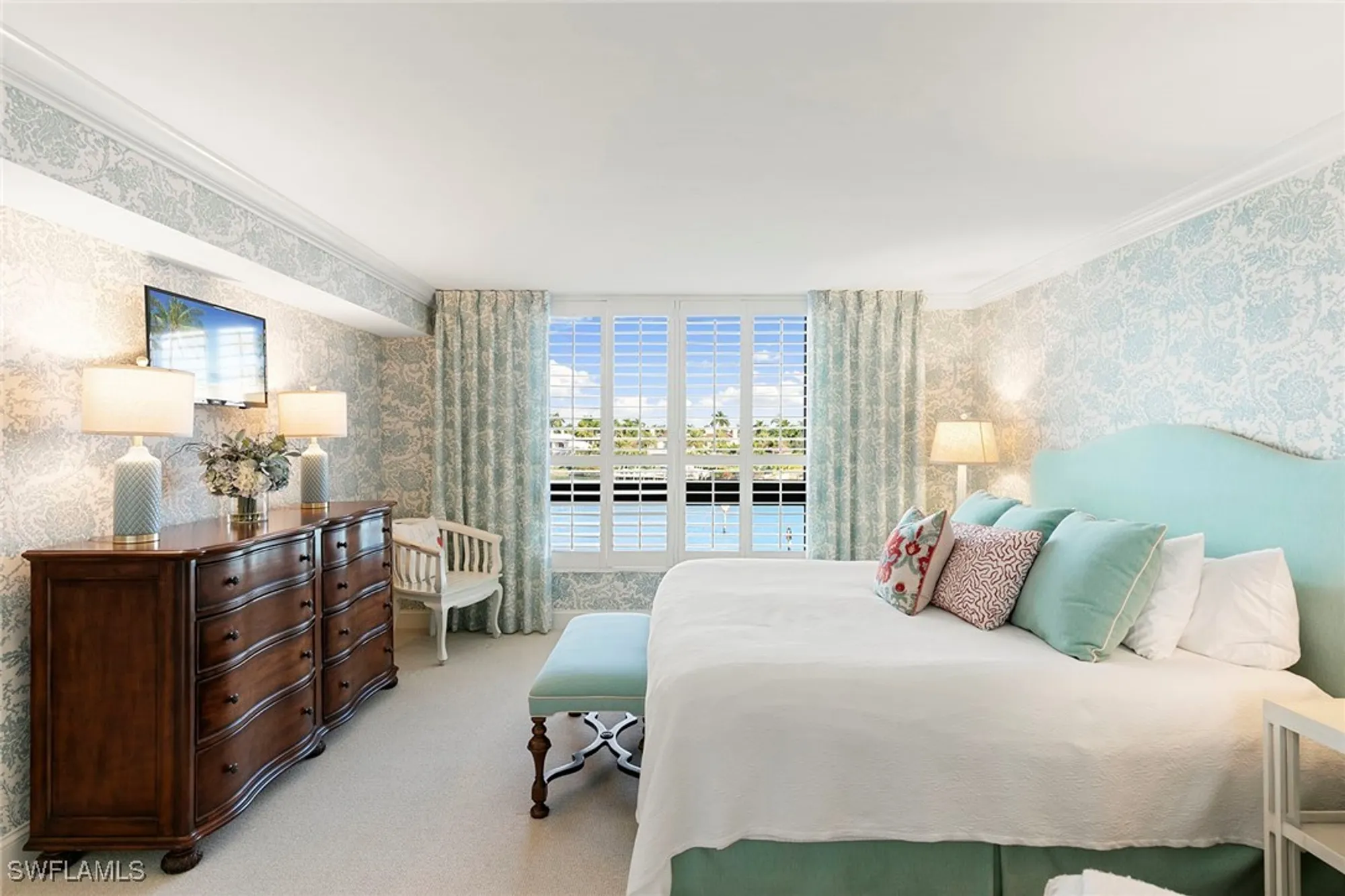 Property Slideshow image 7 of 49 | 2400 gulf shore blvd 305, Naples, FL, 34103