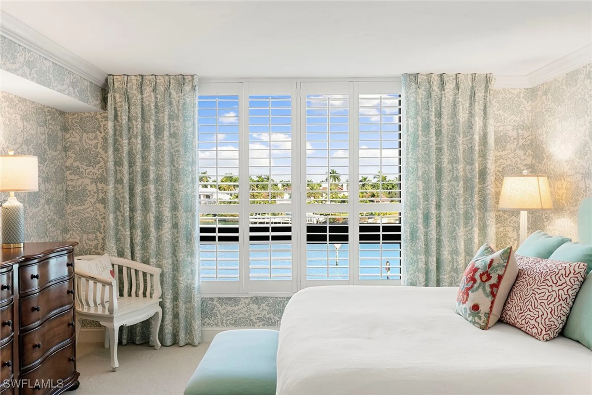 Property Slideshow image 8 of 49 | 2400 gulf shore blvd 305, Naples, FL, 34103