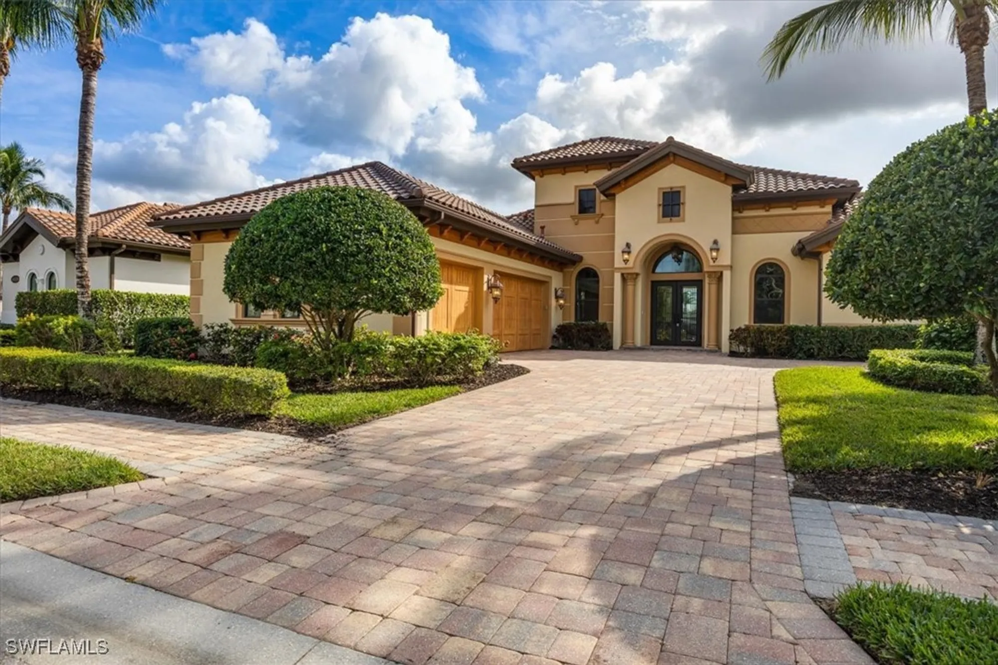 Property Slideshow image 2 of 25 | 6504 costa cir, Naples, FL, 34113