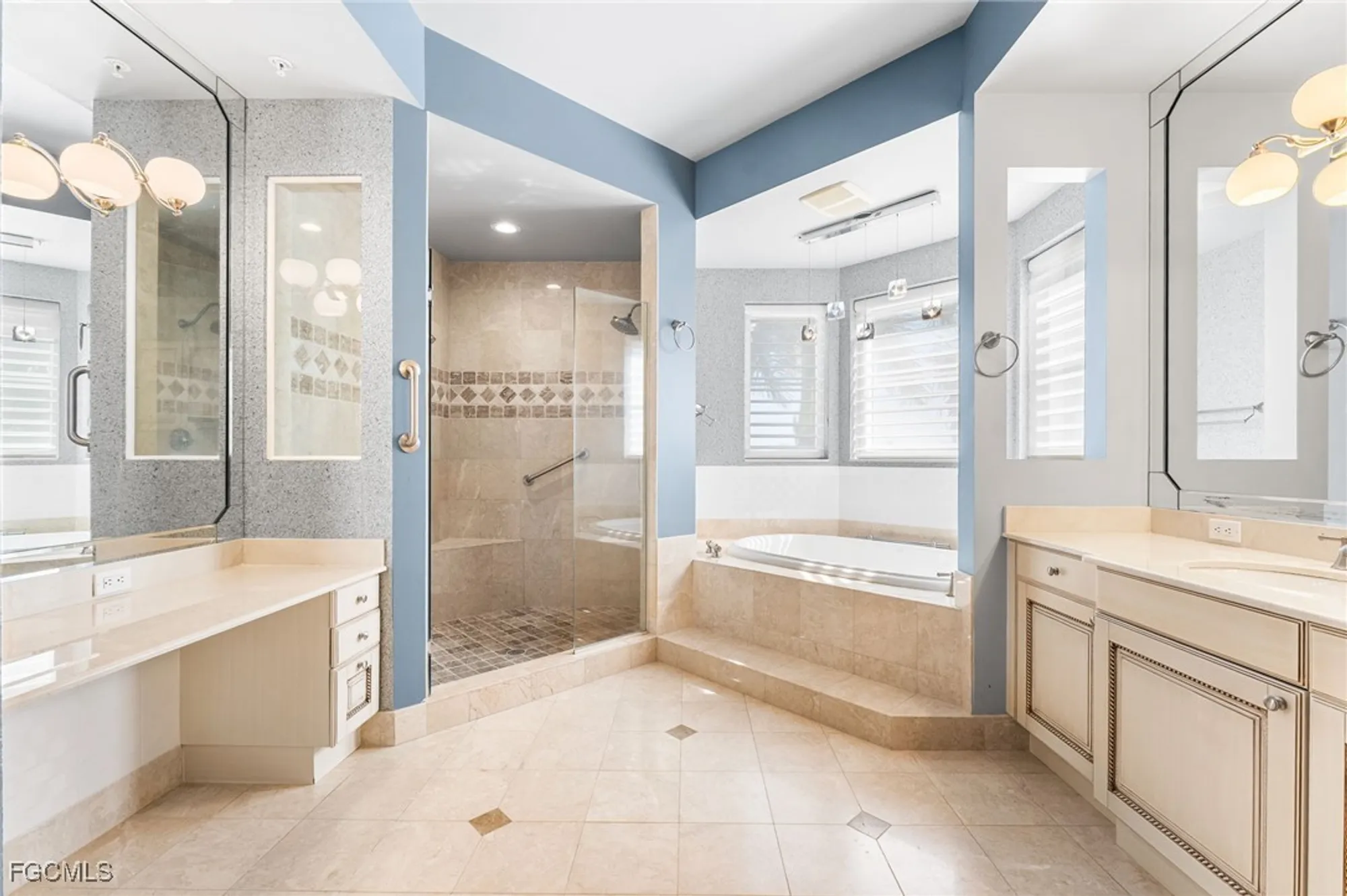 Property Slideshow image 18 of 50 | 14270 royal harbour ct 323, Fort Myers, FL, 33908