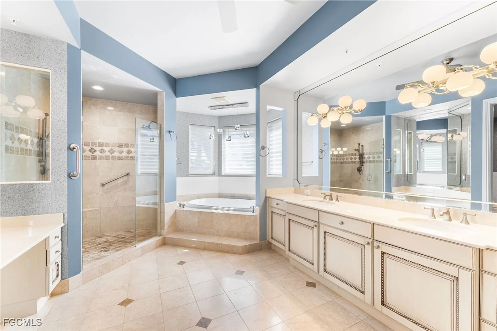 Property Slideshow image 19 of 50 | 14270 royal harbour ct 323, Fort Myers, FL, 33908