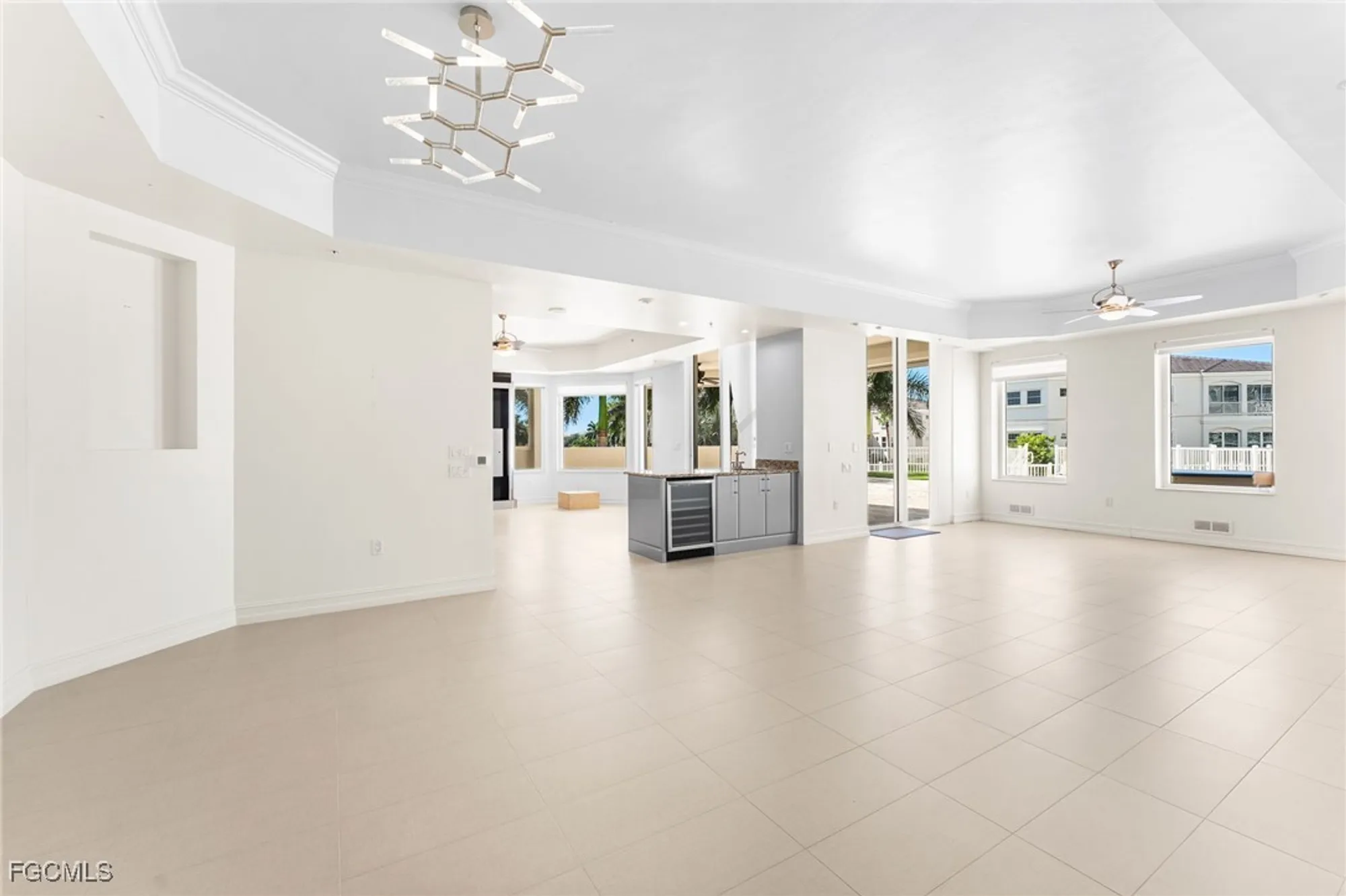 Property Slideshow image 12 of 50 | 14270 royal harbour ct 323, Fort Myers, FL, 33908