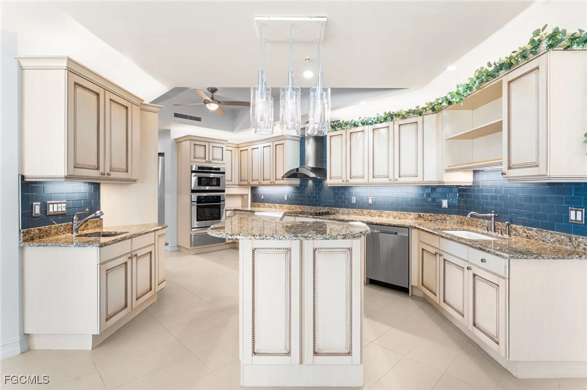 Property Slideshow image 13 of 50 | 14270 royal harbour ct 323, Fort Myers, FL, 33908