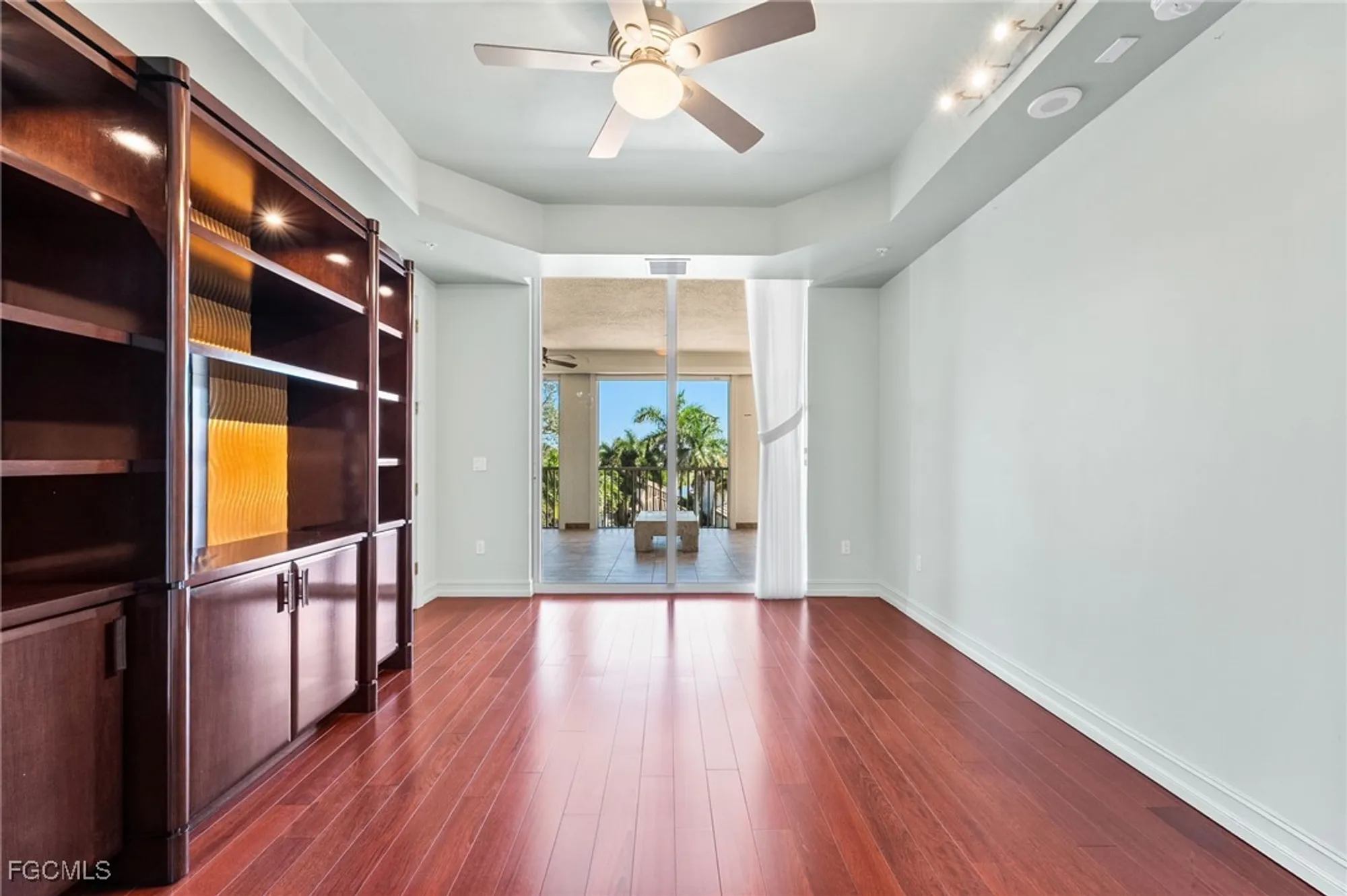 Property Slideshow image 25 of 50 | 14270 royal harbour ct 323, Fort Myers, FL, 33908