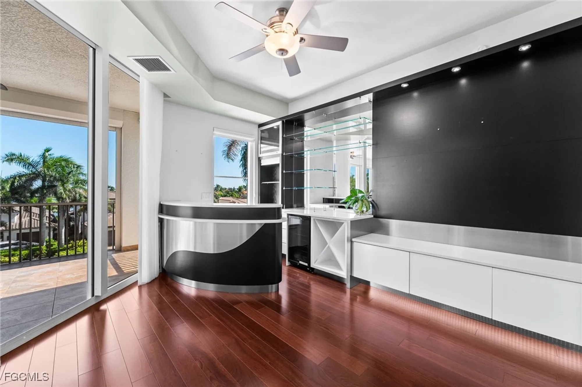 Property Slideshow image 21 of 50 | 14270 royal harbour ct 323, Fort Myers, FL, 33908