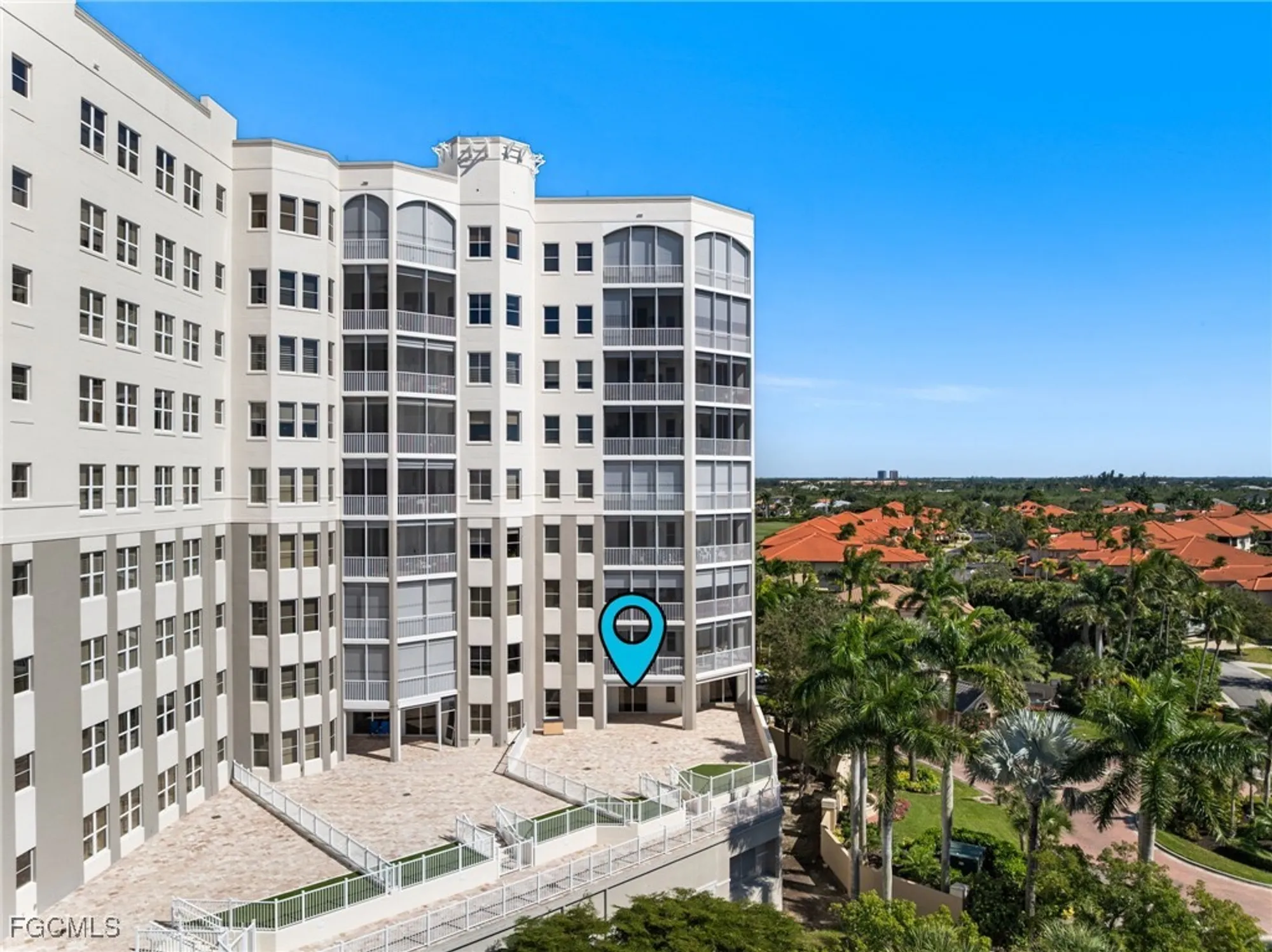 Property Slideshow image 3 of 50 | 14270 royal harbour ct 323, Fort Myers, FL, 33908