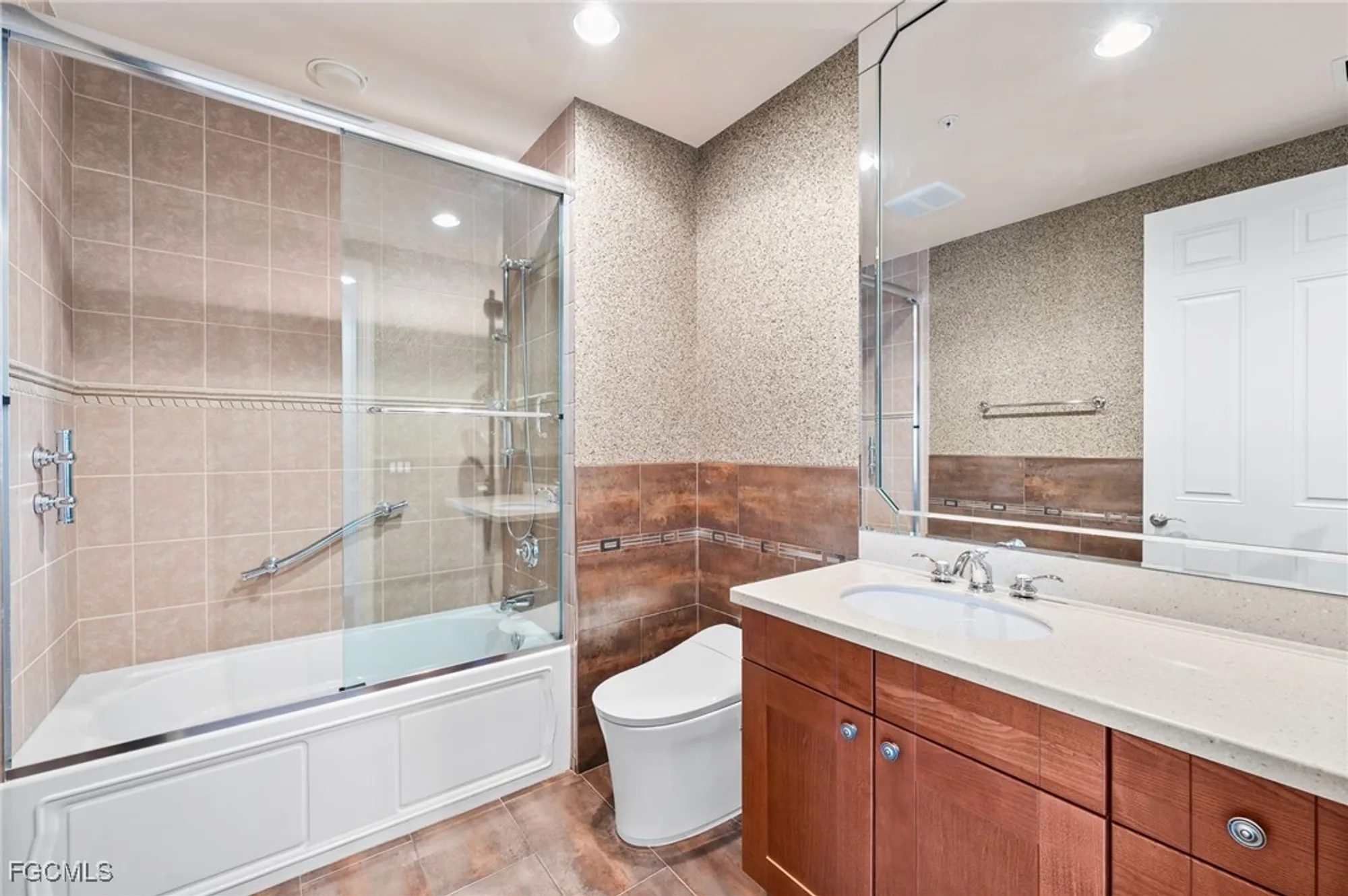 Property Slideshow image 30 of 50 | 14270 royal harbour ct 323, Fort Myers, FL, 33908